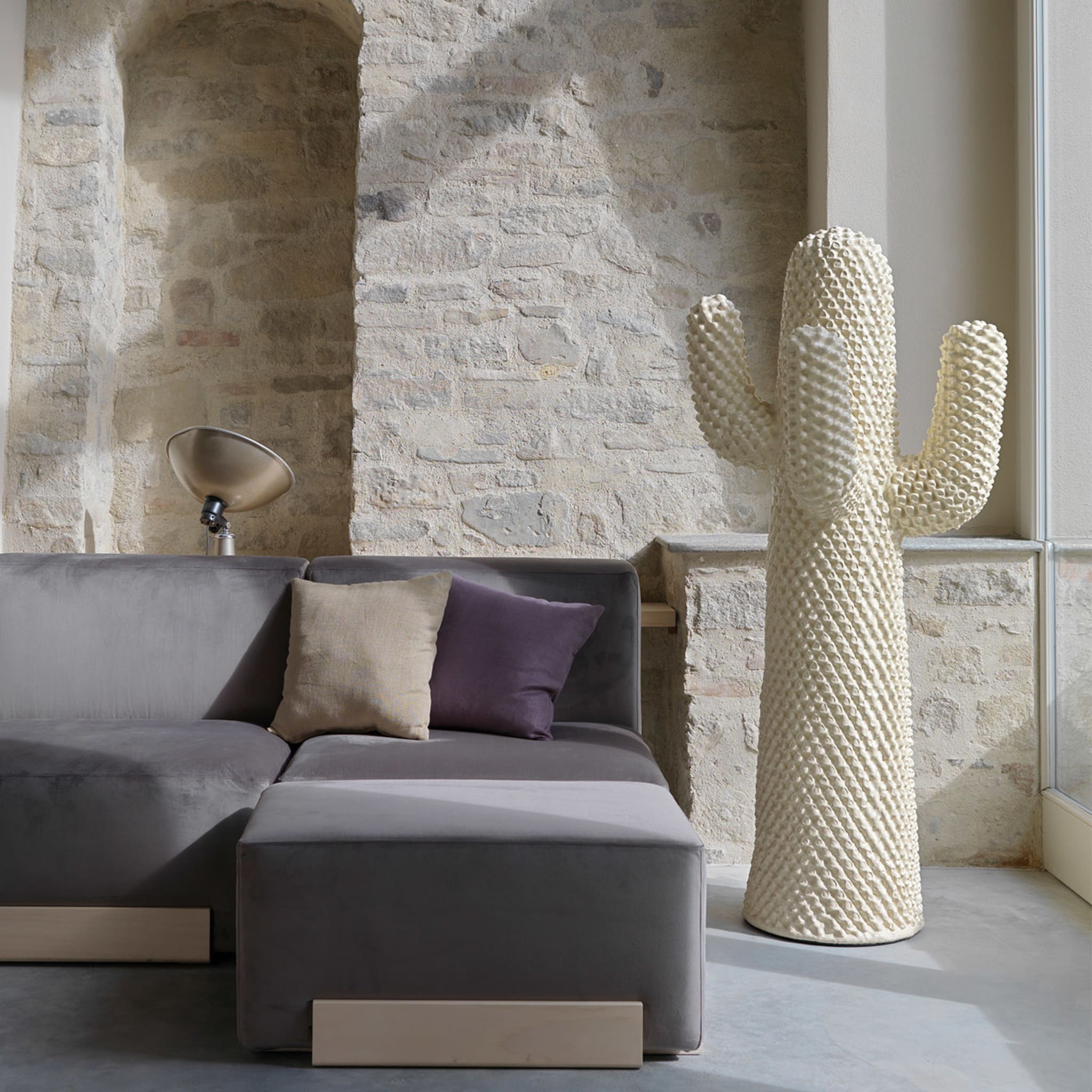 Ein weiterer weißer Kaktus-Garderobenständer von Drocco/Mello - Alternative Ansicht 3