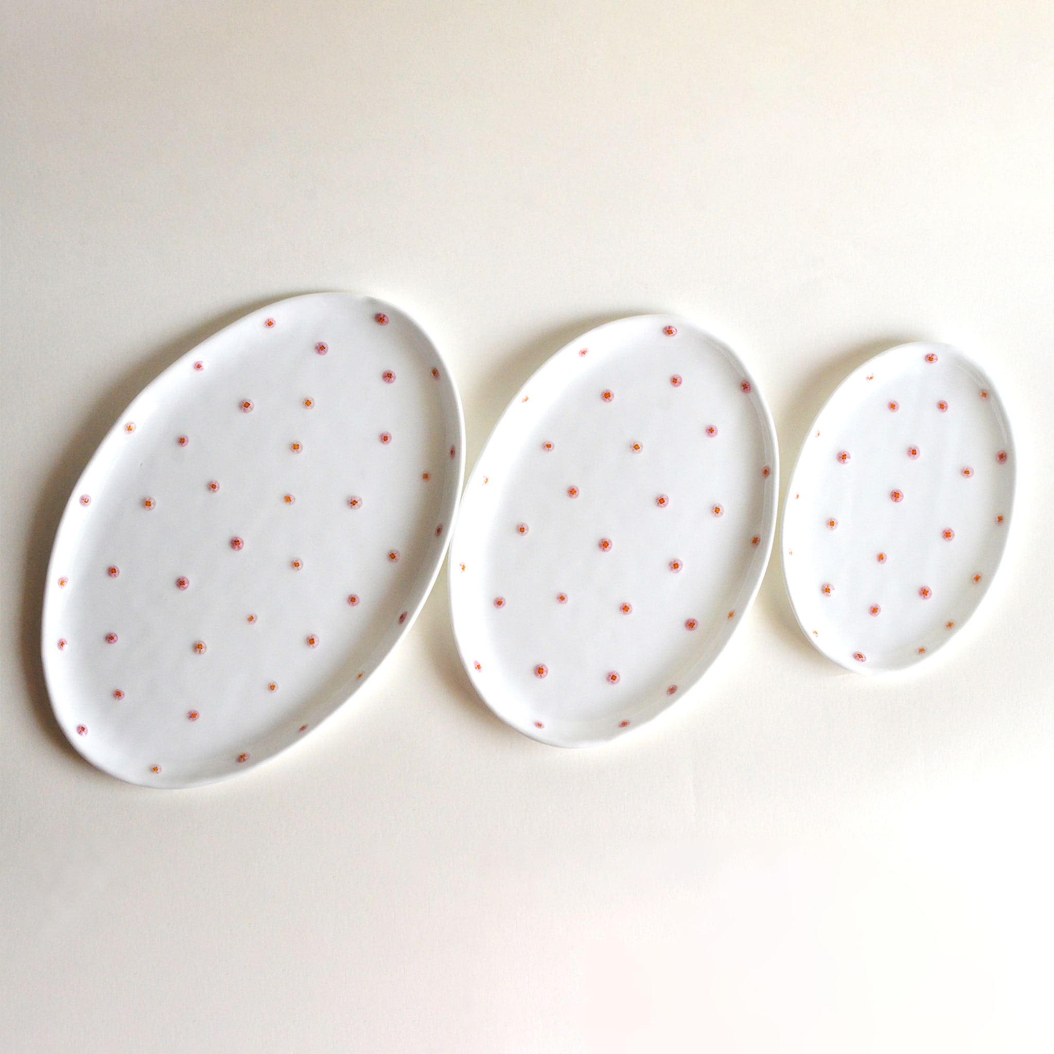 Set Of 4 White Glass Plates with pink murrini inlays - Alternative view 2