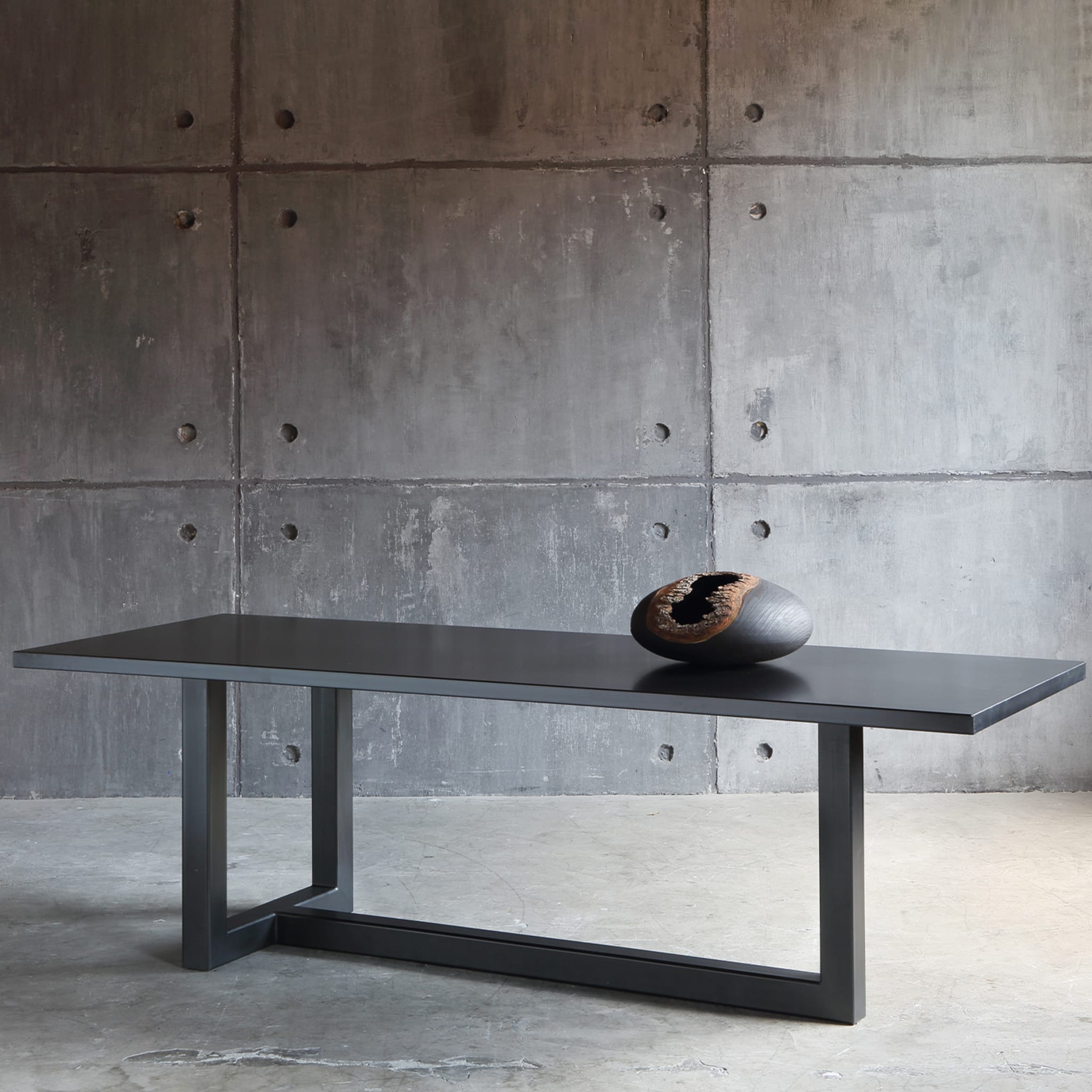 Augustin Dining Table by Maurizio Peregalli - Alternative view 1