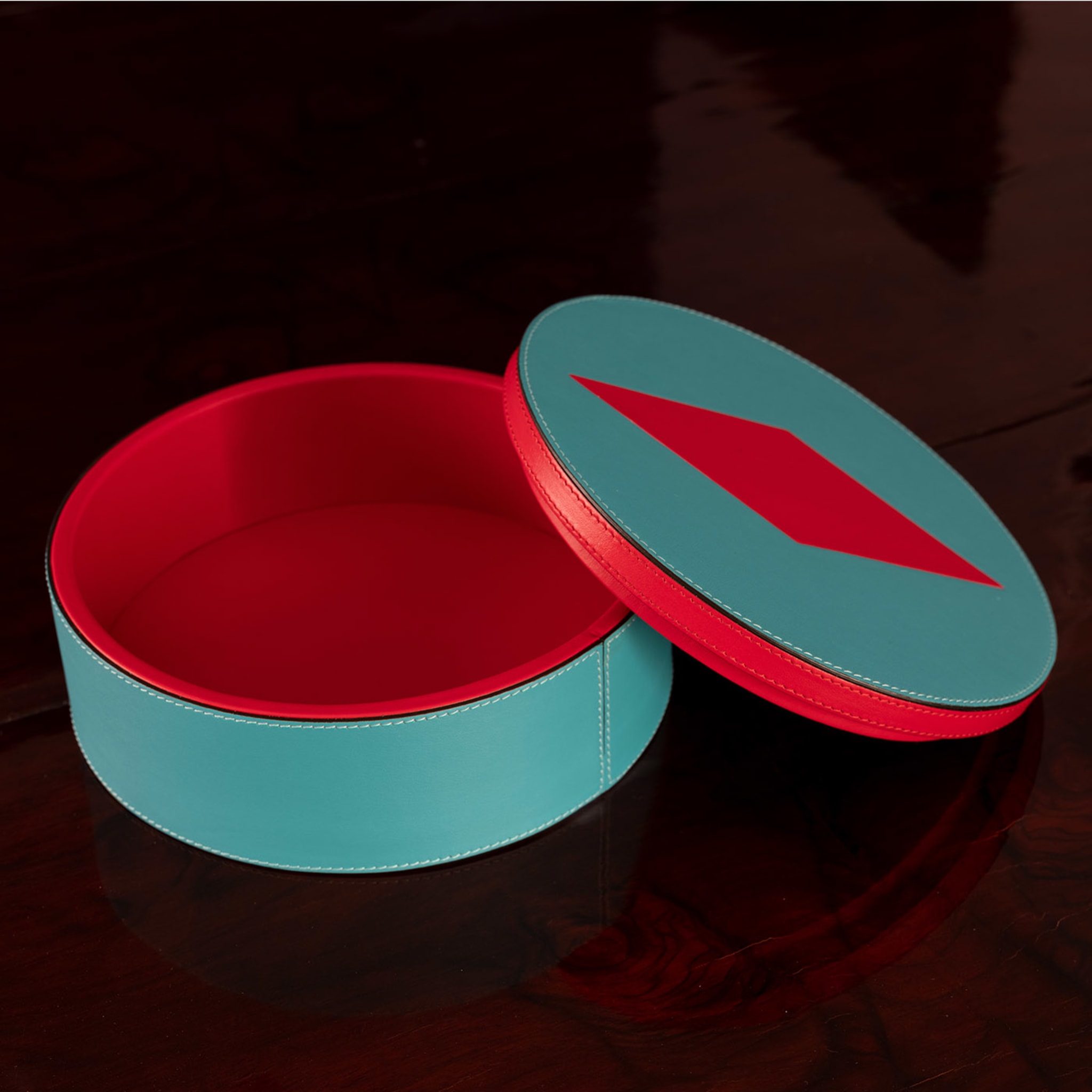 Intarsio Briolette Turquoise and True Red Circle Box - Alternative view 3