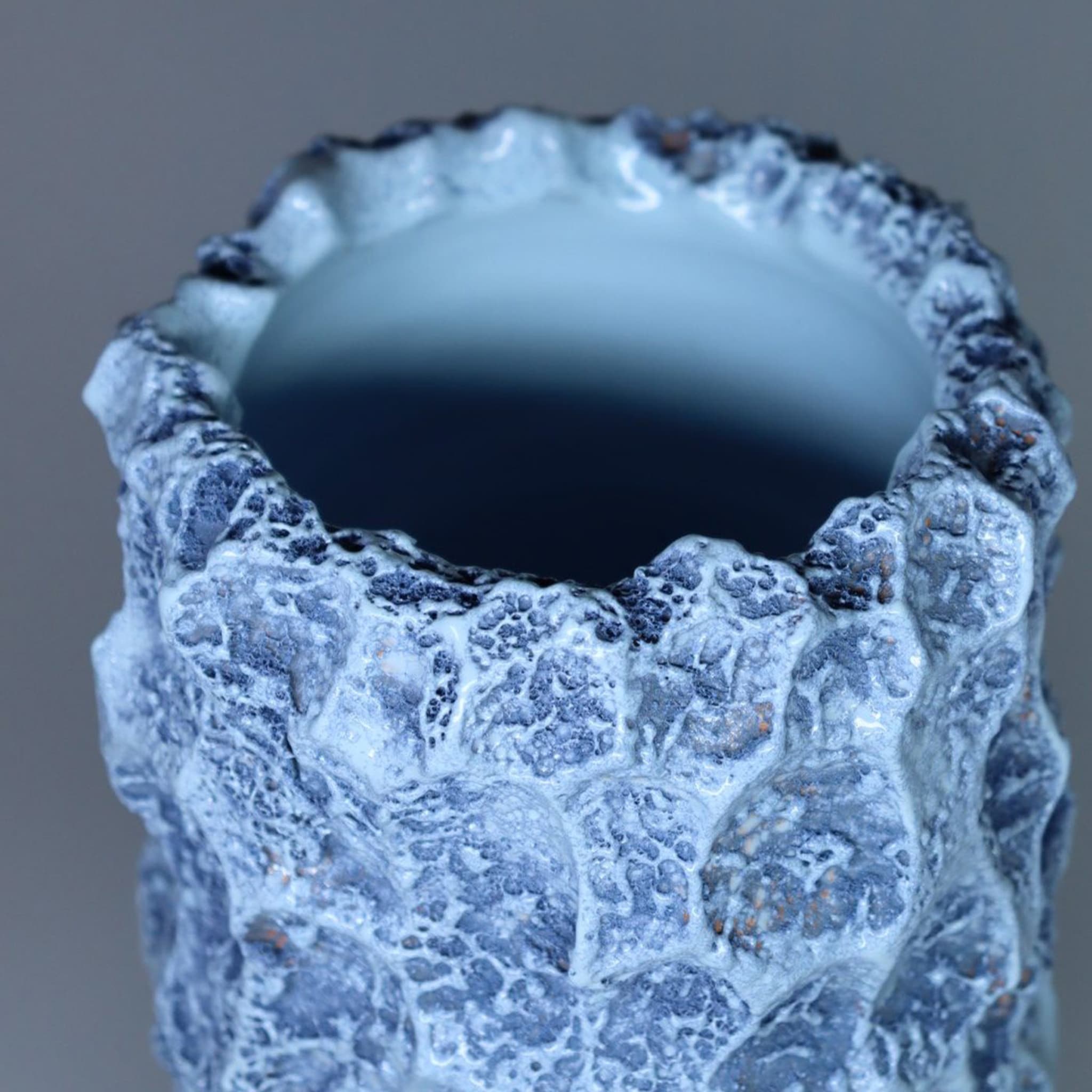 Oxymoron Light Blue Vase by Patricia Urquiola - Alternative view 2