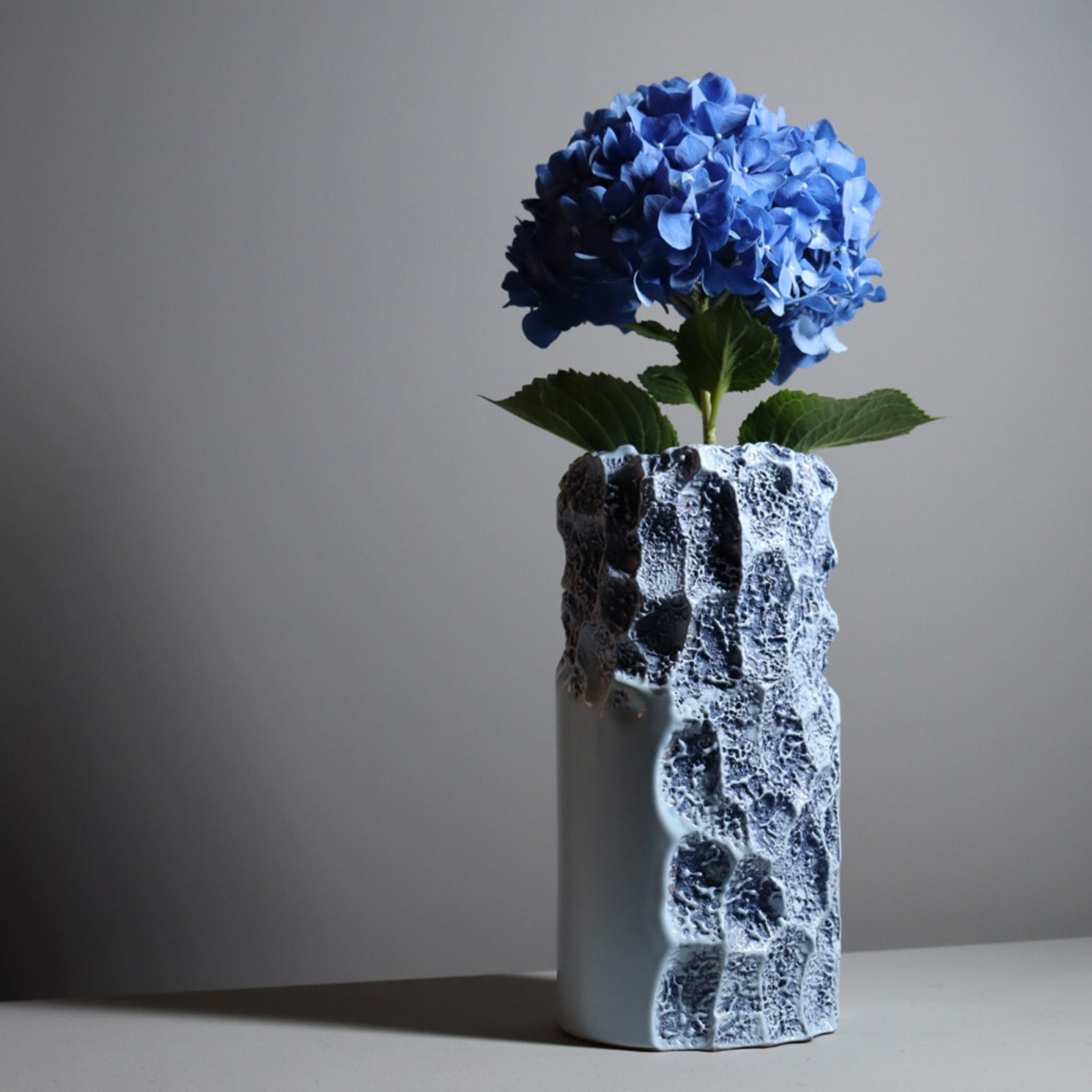 Oxymoron Light Blue Vase by Patricia Urquiola - Alternative view 4
