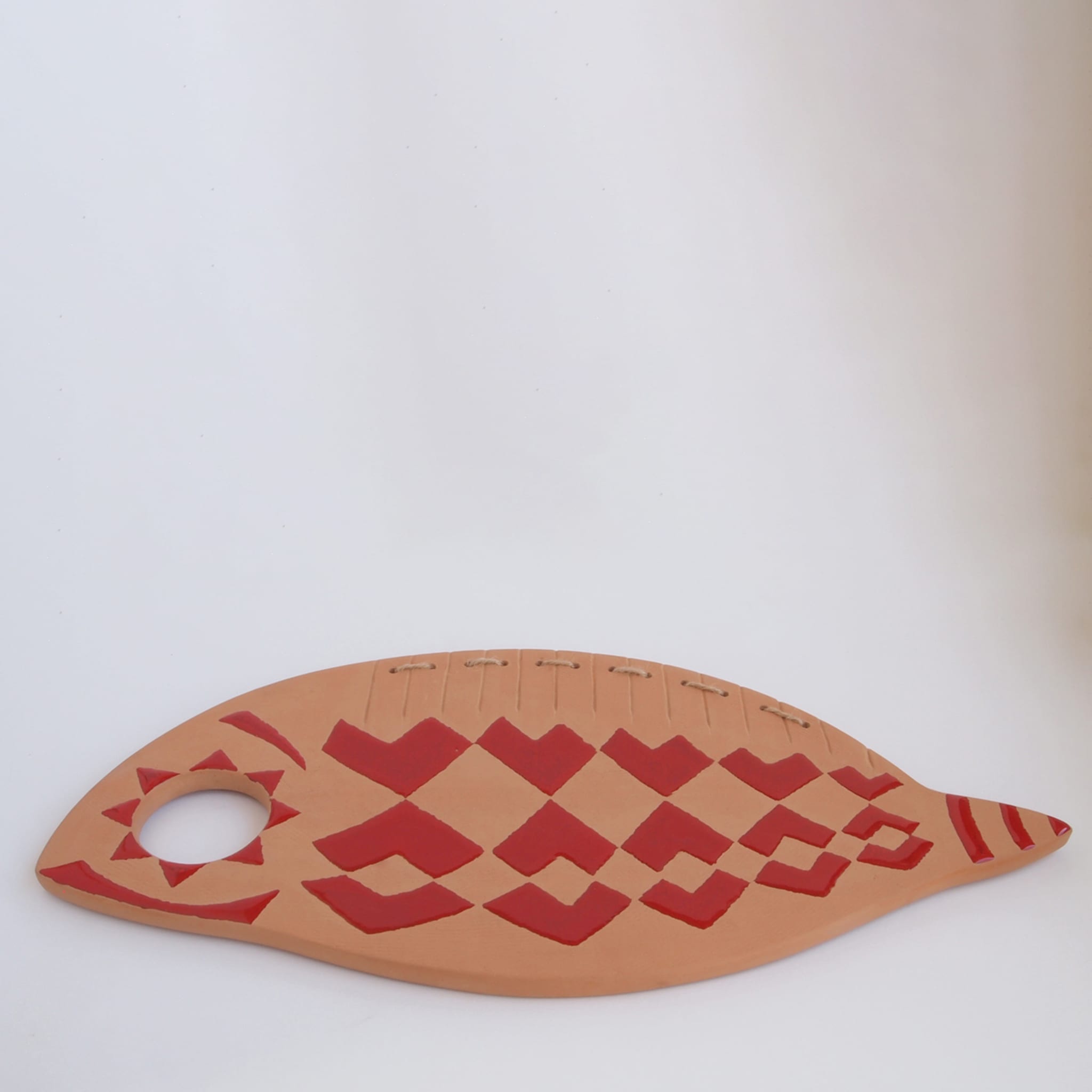 Terracotta rossa simile a un pesce  - Vista alternativa 2