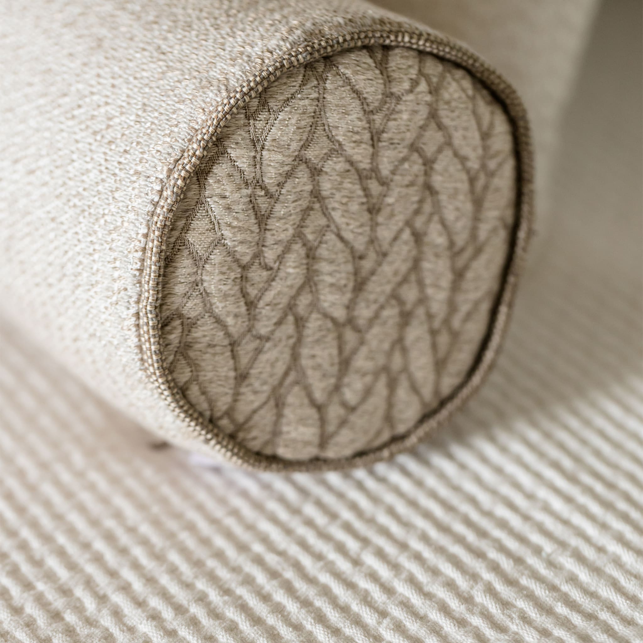 Natural Roll Rullo Cushion in jacquard fabric - Alternative view 4