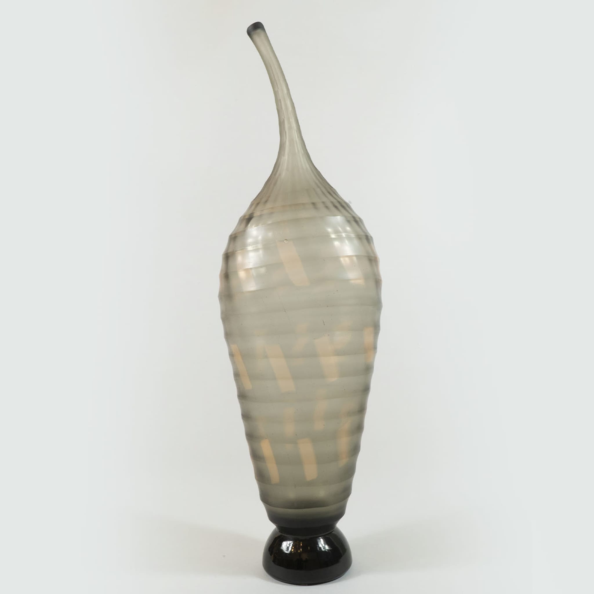 Windows Collection Gray Vase by Tsuchida Yasuhiko - Alternative view 1