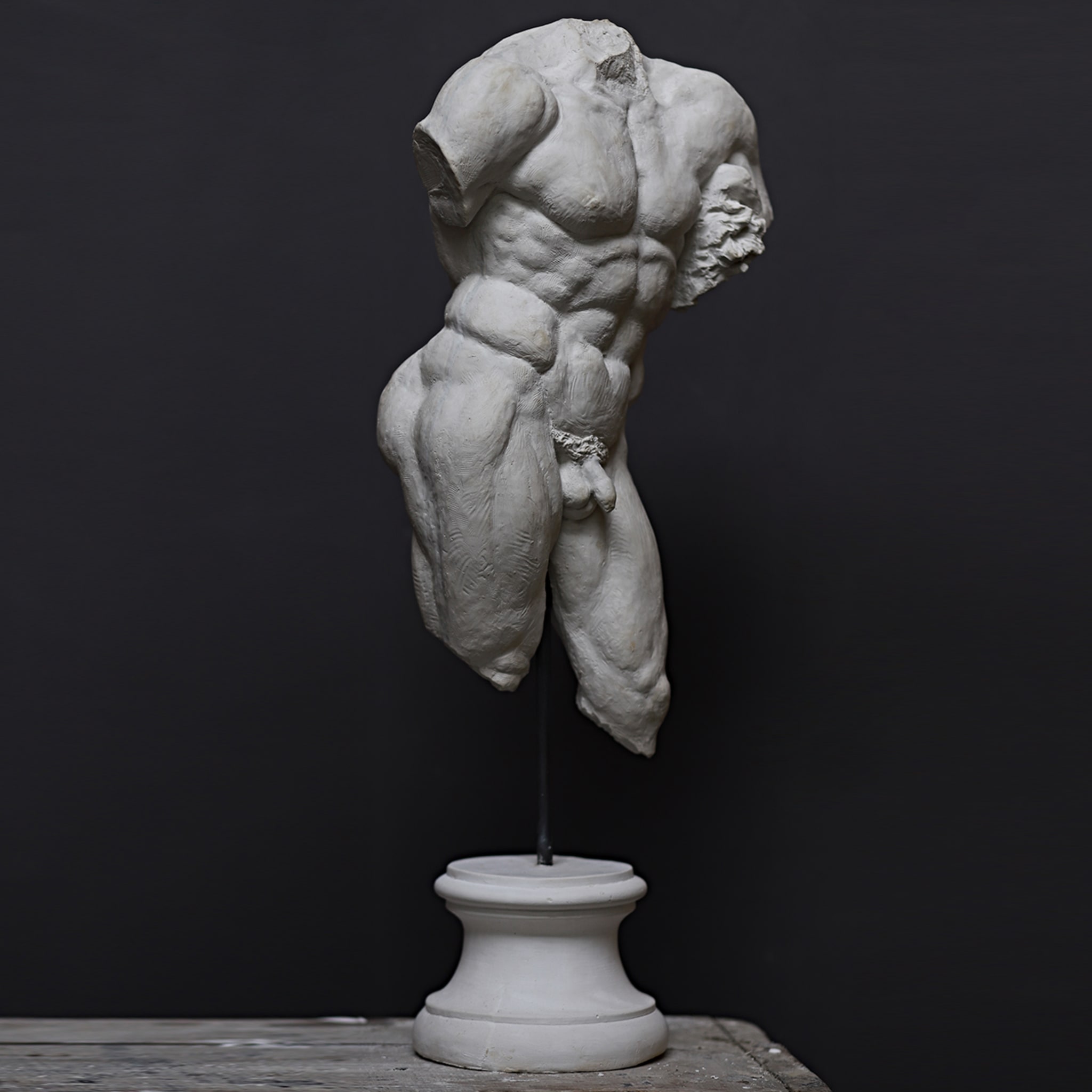 Hercules Farnese Sculpture - Alternative view 3