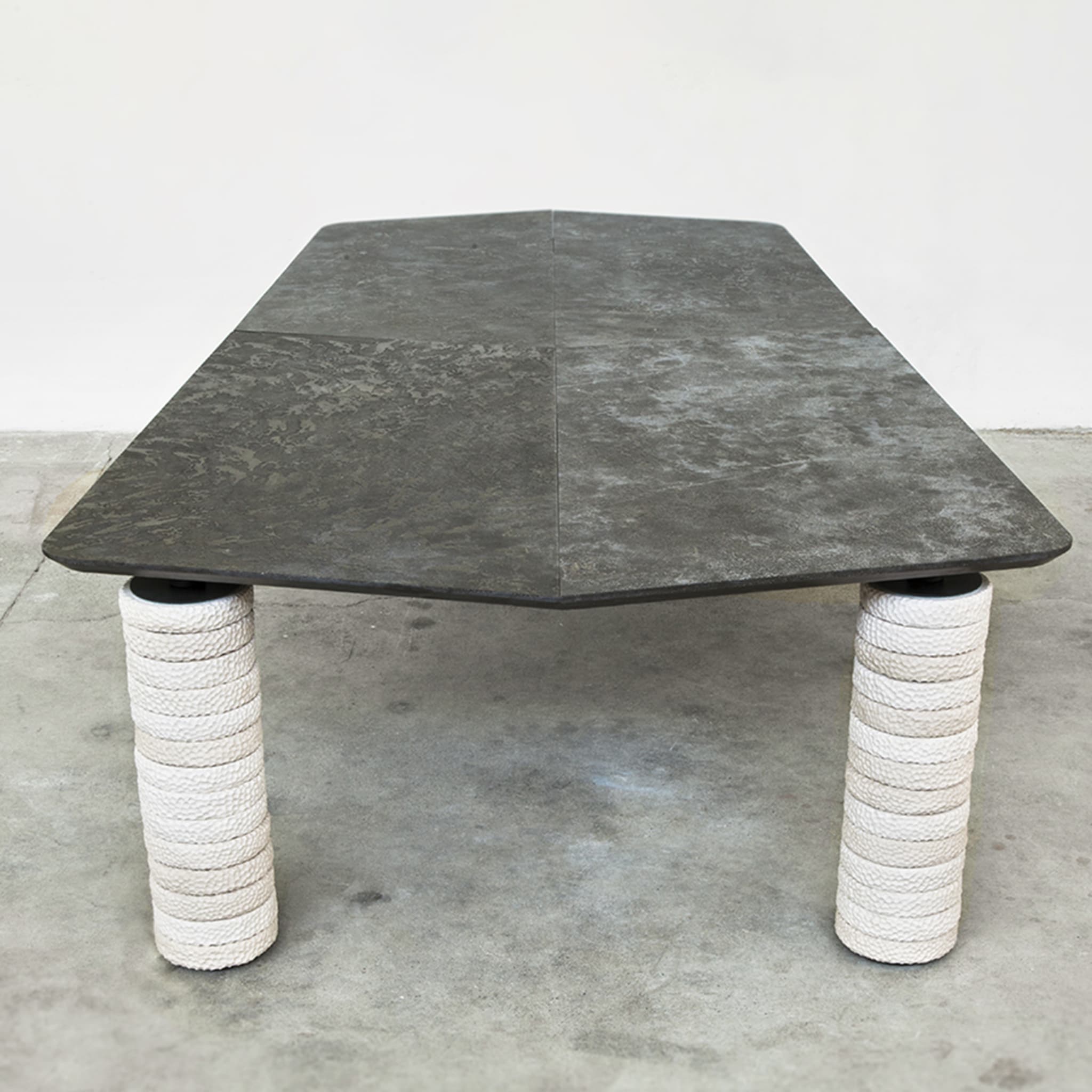 Manta Gray & White Table - Alternative view 1