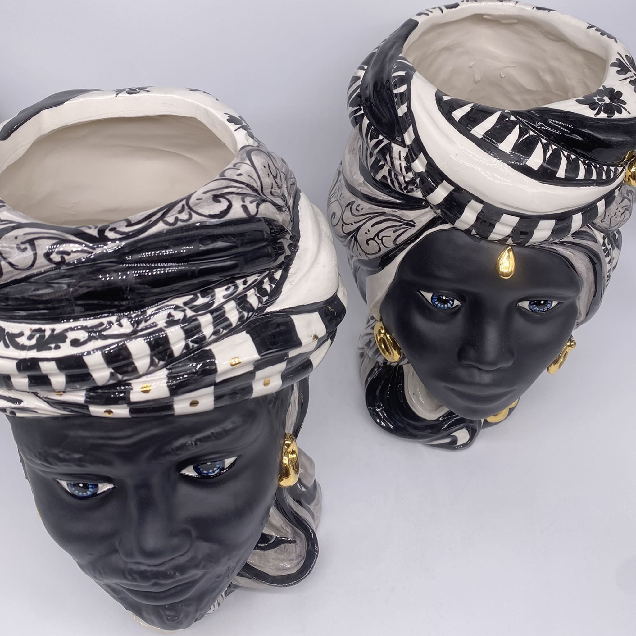 Anubi Lady Black-And-White Moor's Head Vase - Alternative view 4