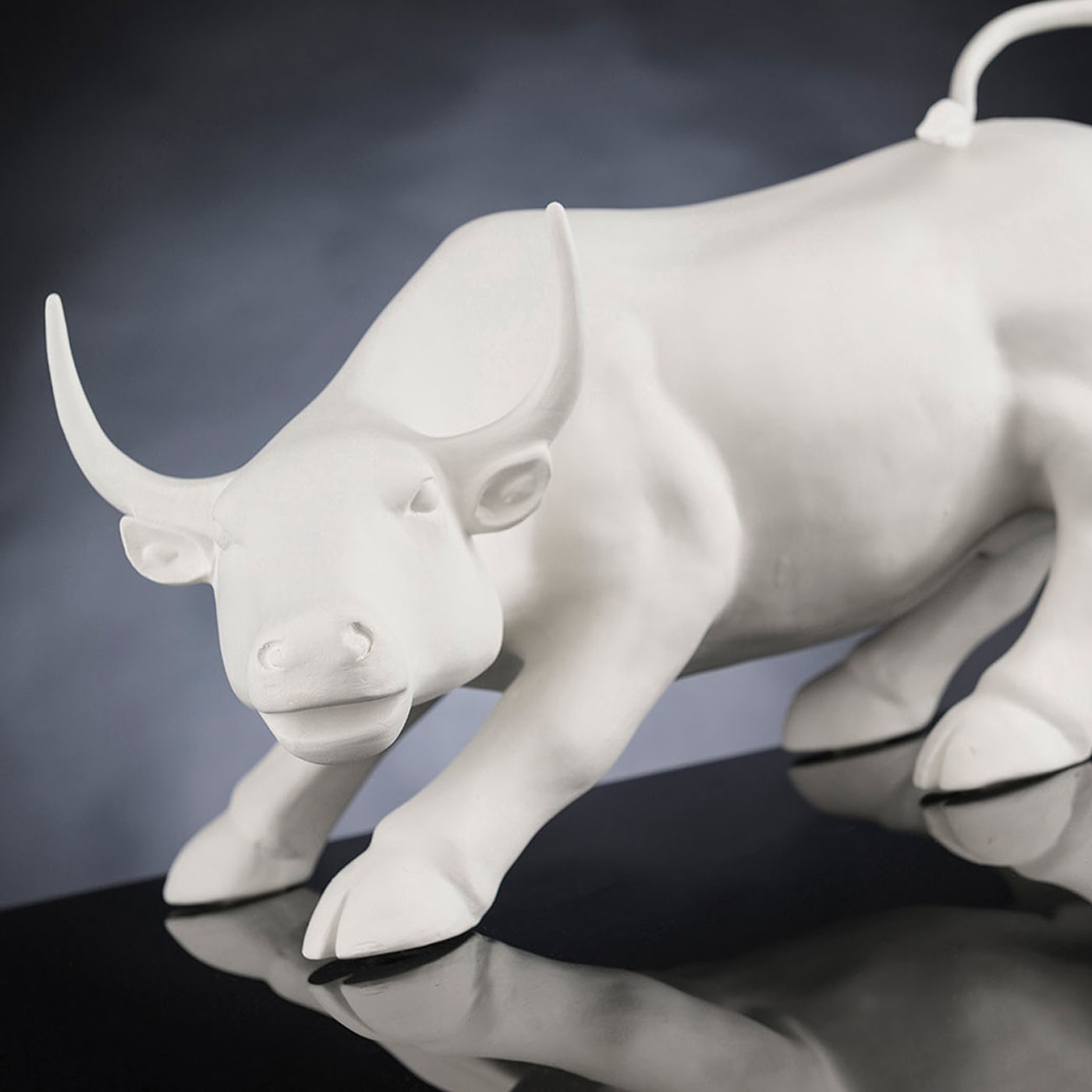 Wall Street Bull Large White Sculpture - VGnewtrend