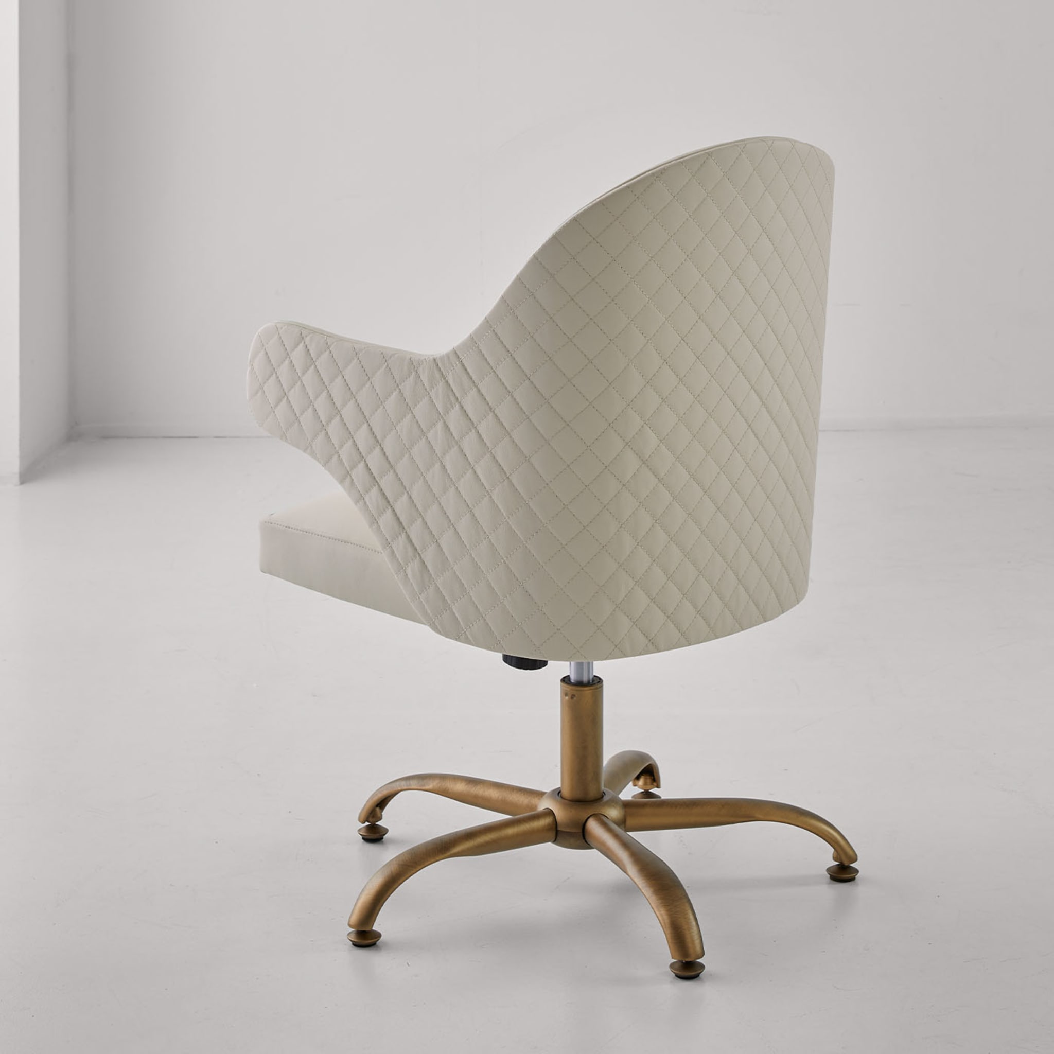 Soft White Swivel Chair - Alternative view 1