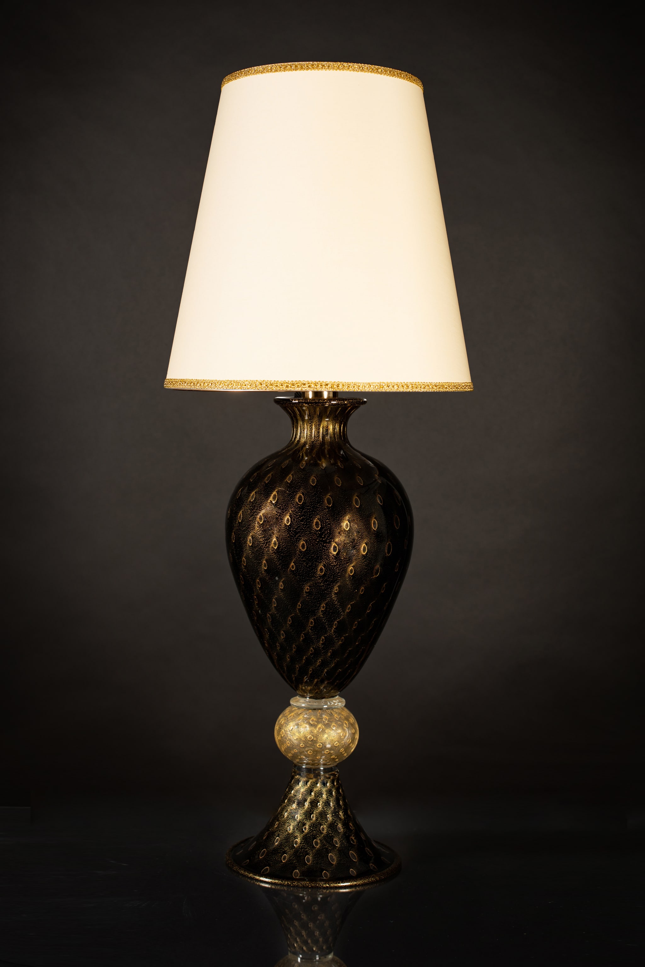 Große schwarz-goldene Tischlampe #1 - Alternative Ansicht 1