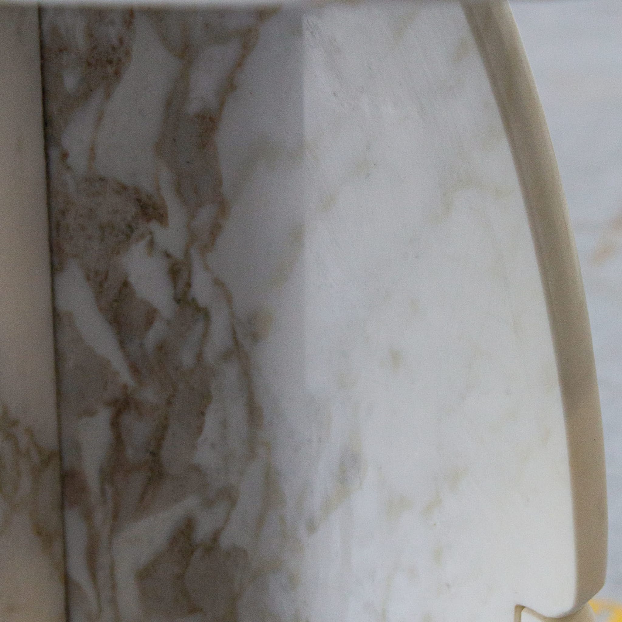 SST023 Calacatta Oro Round Marble Side Table - Alternative view 3