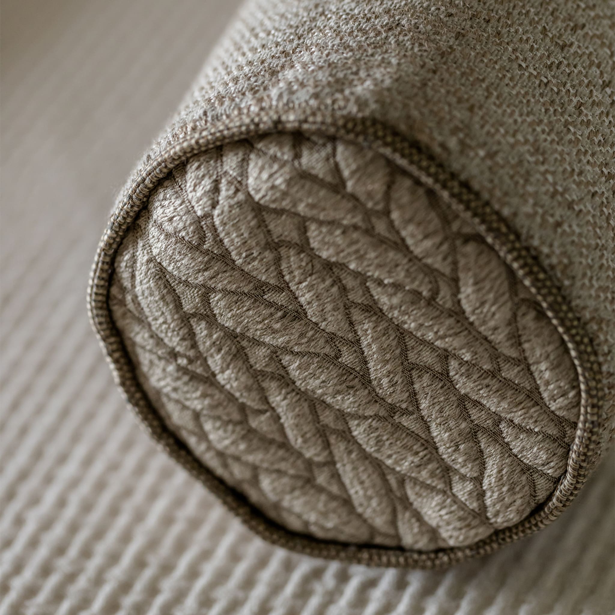 Natural Roll Rullo Cushion in jacquard fabric - Alternative view 3