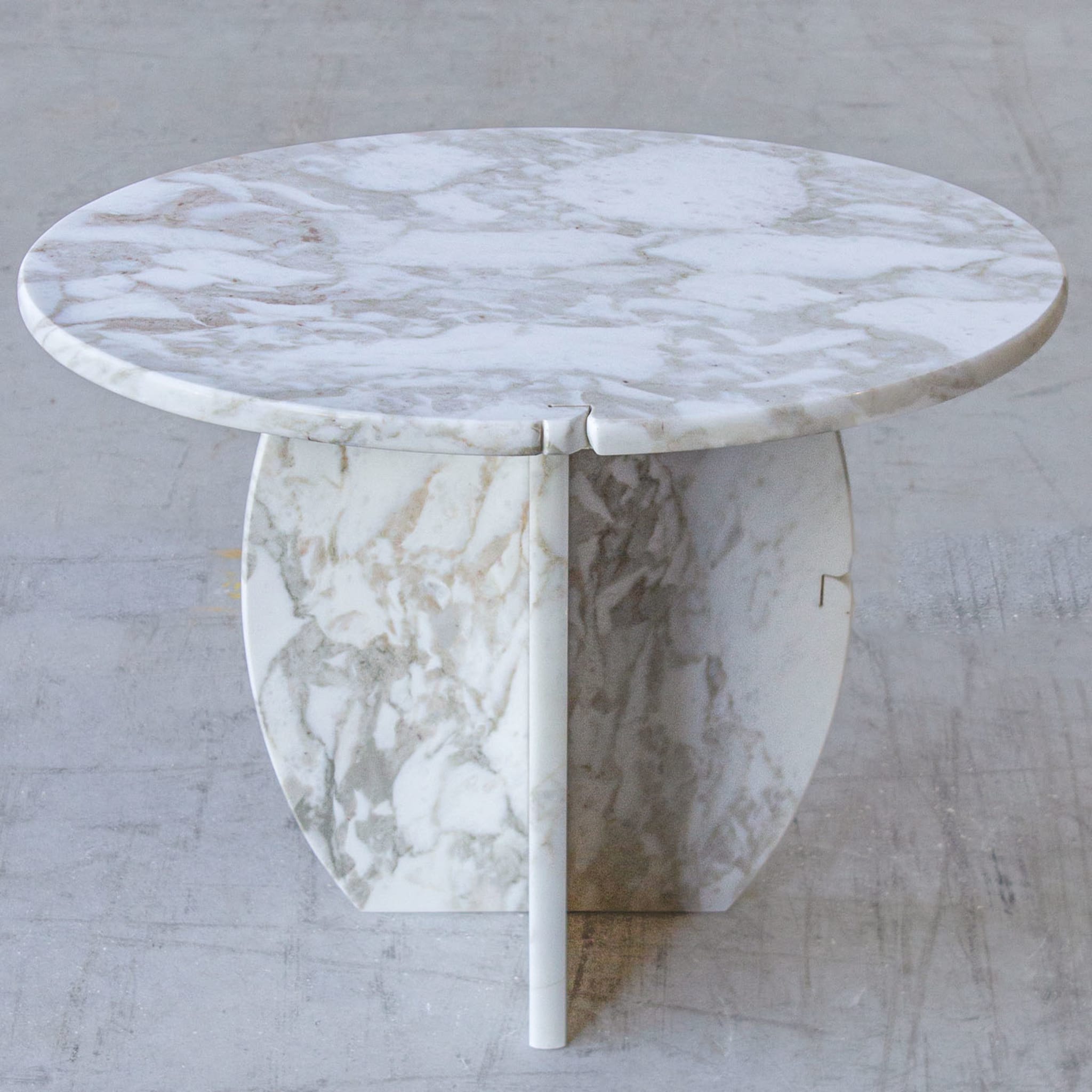 SST023 Calacatta Oro Round Marble Side Table - Alternative view 1