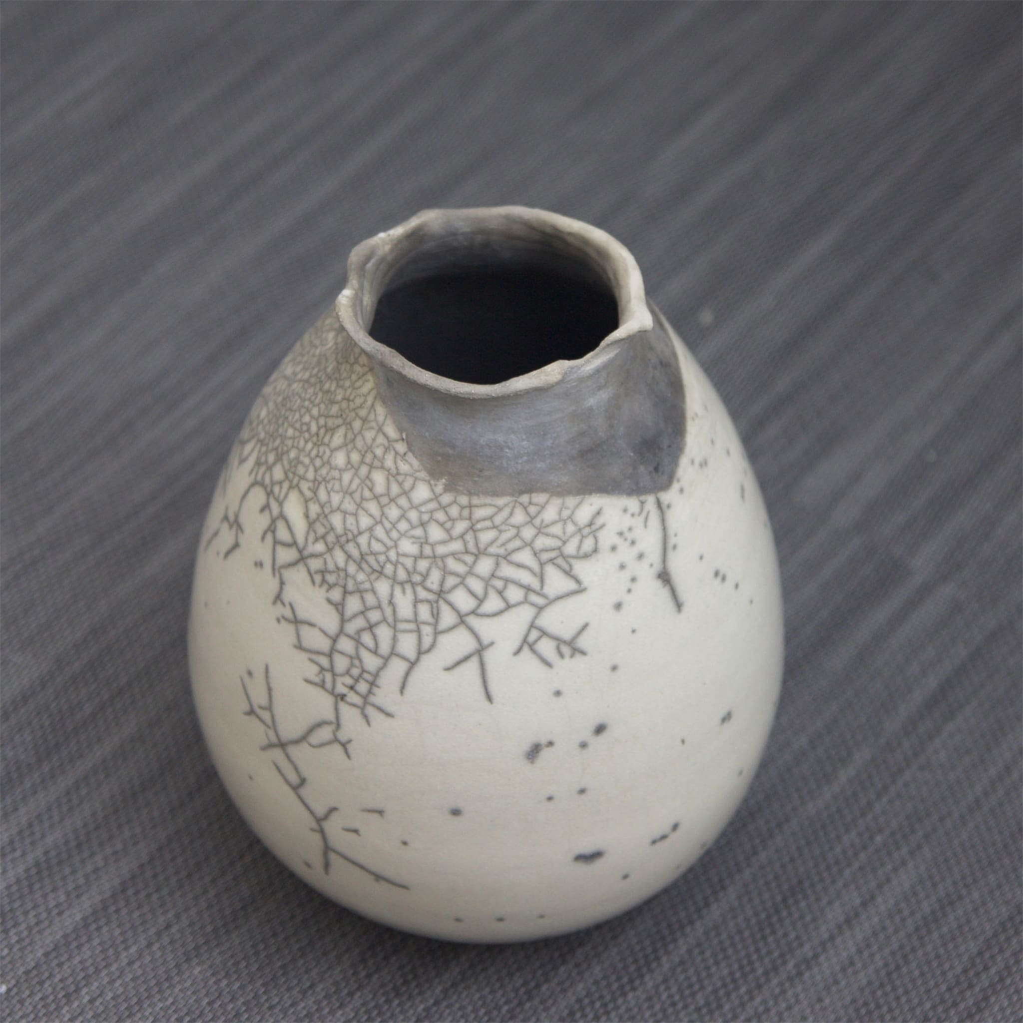 Impermanenza Gray Vase - Alternative view 2