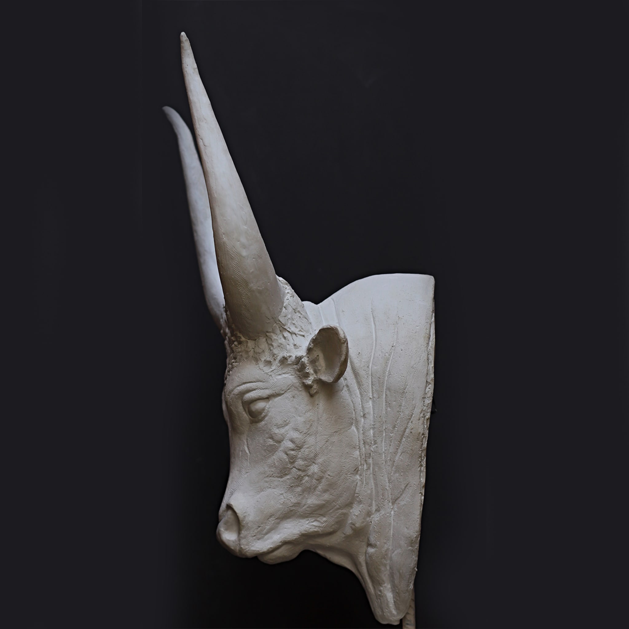Escultura Testa di Toro Minoico - Vista alternativa 2