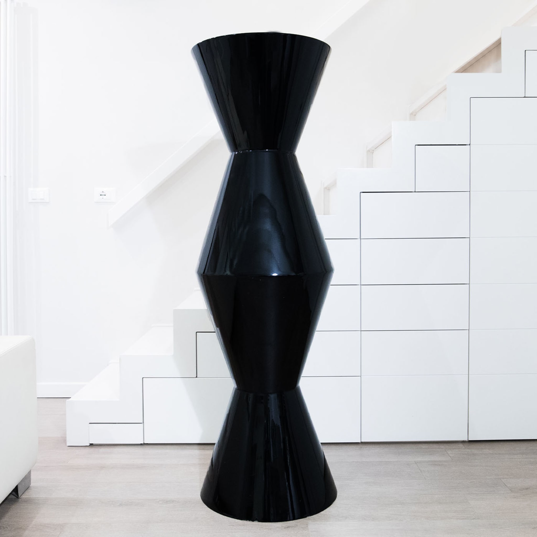FoRMA Poliedro Black Vase by Simone Micheli - Alternative view 2