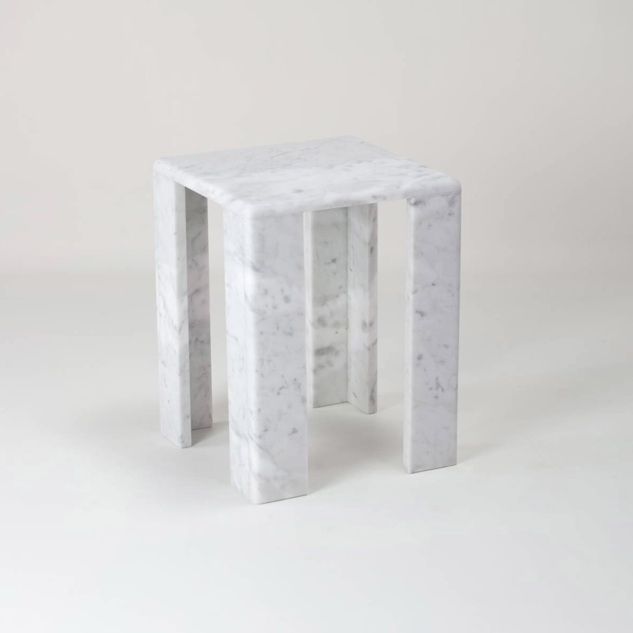 ChunkY02 Table d'appoint en marbre de Carrare - Vue alternative 2