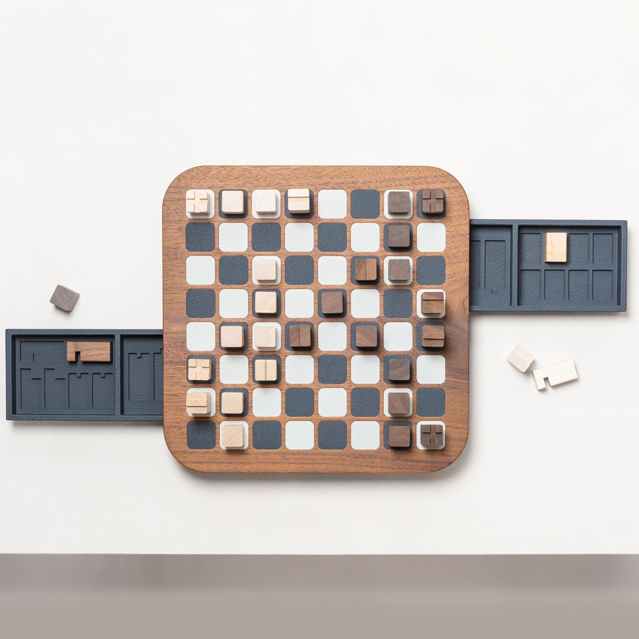 Delos Wood Chess Set - Alternative view 2