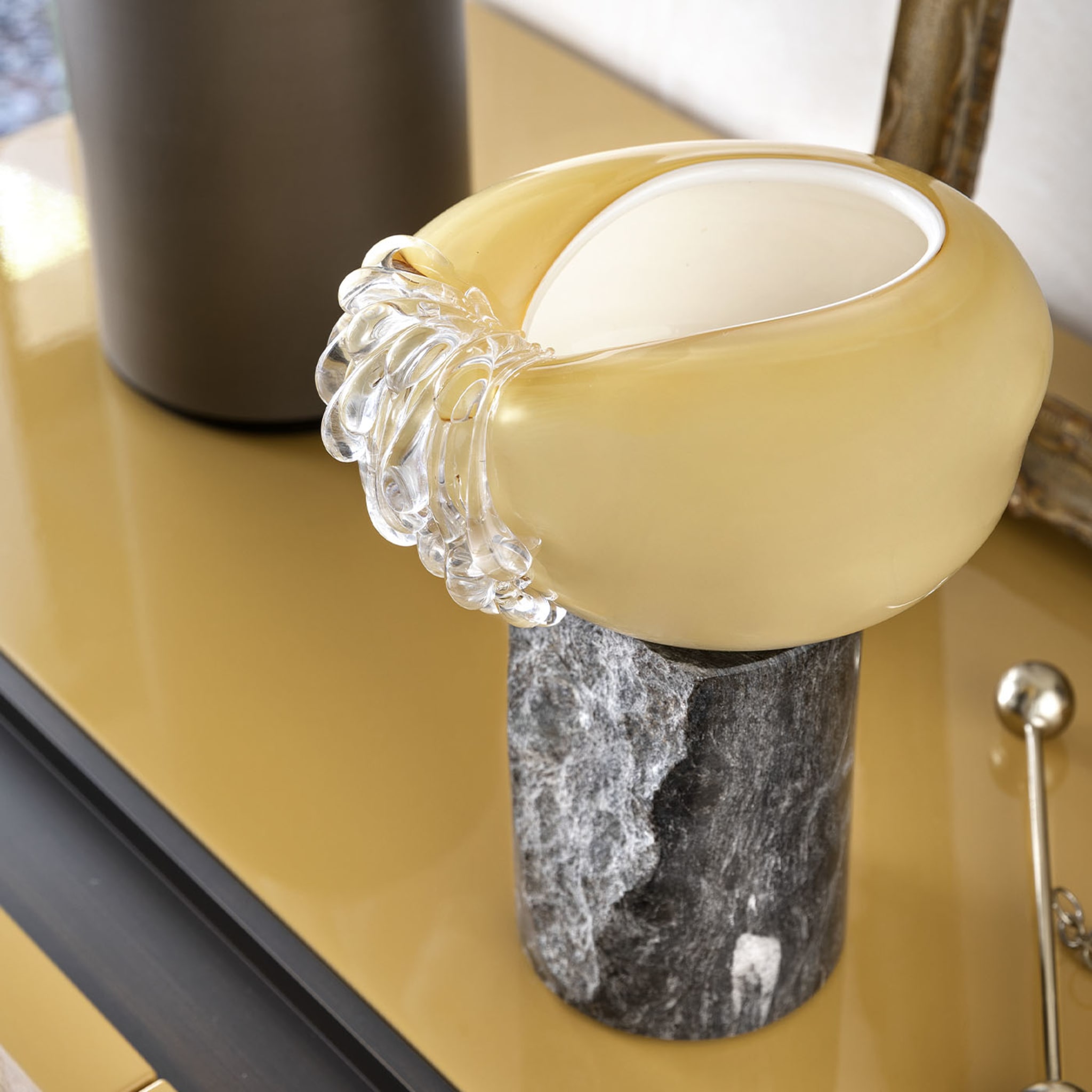Stravedamento Amber Glass Decorative Vases - Alternative view 1