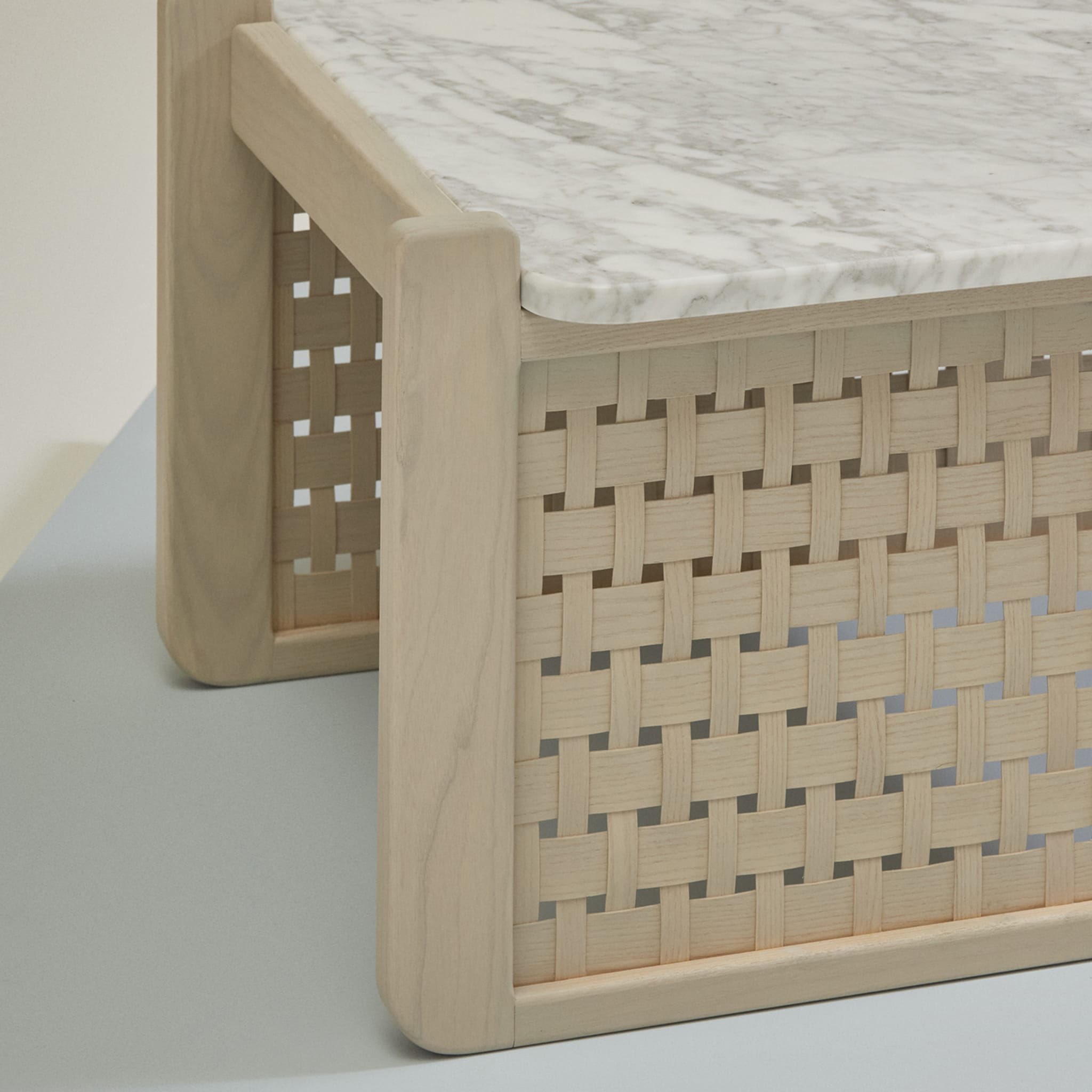 Tavolino con piano in marmo Raquette 183 di Cristina Celestino - Vista alternativa 1
