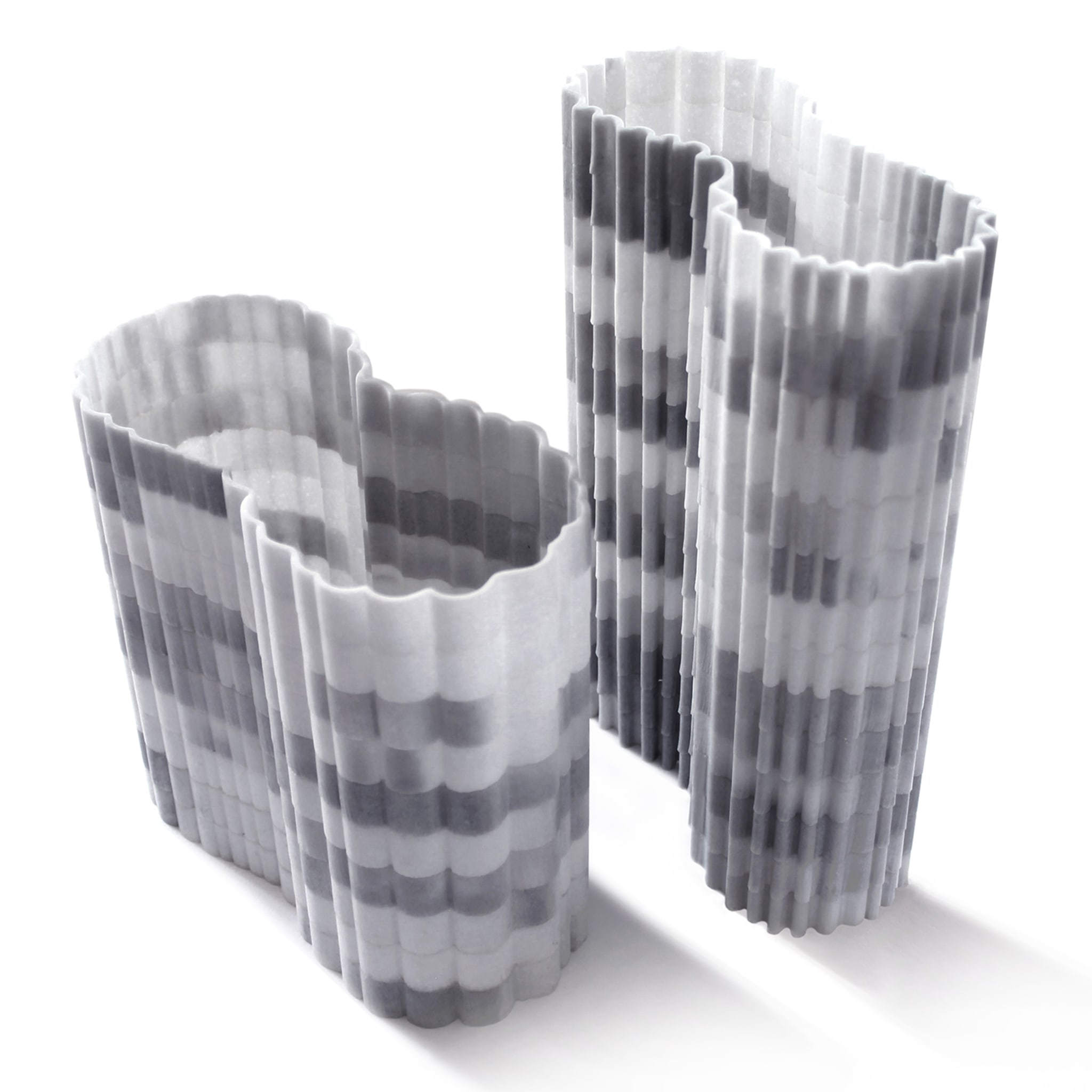 Stripes Vase Olimpic White Marble #2 di Paolo Ulian - Vista alternativa 1