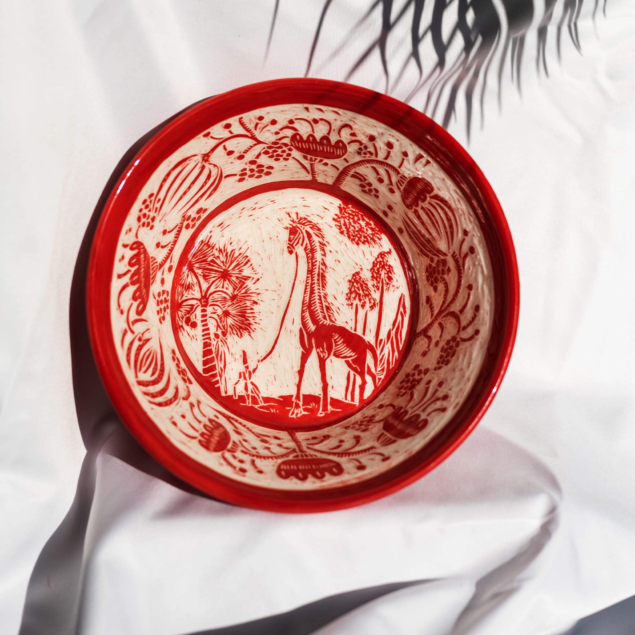La Giraffa White and Red Ceramic Bowl - Alternative view 3