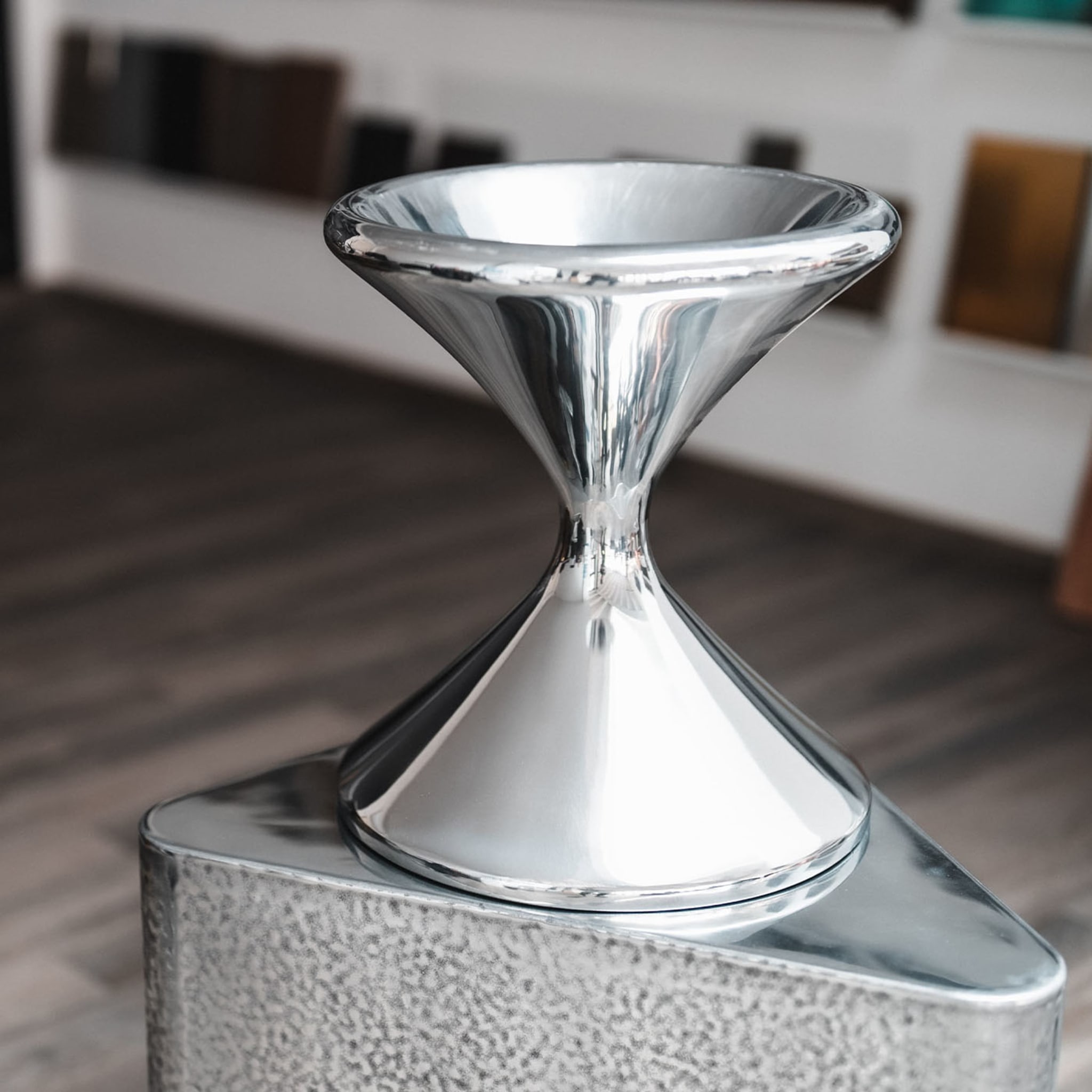 FoRMA Parabola Silberne Vase von Simone Micheli - Alternative Ansicht 1