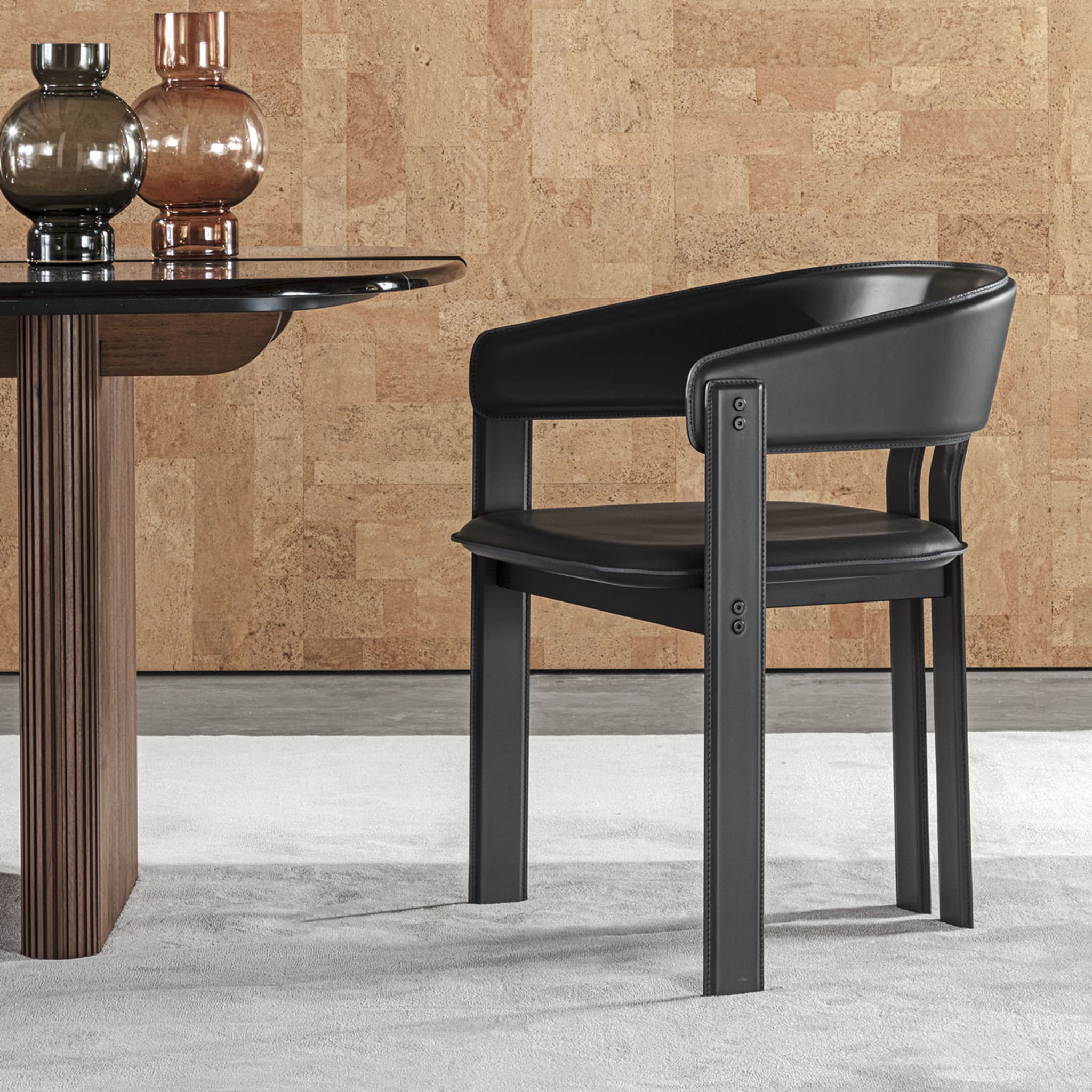Igea Arm Black Leather Chair - Alternative view 1