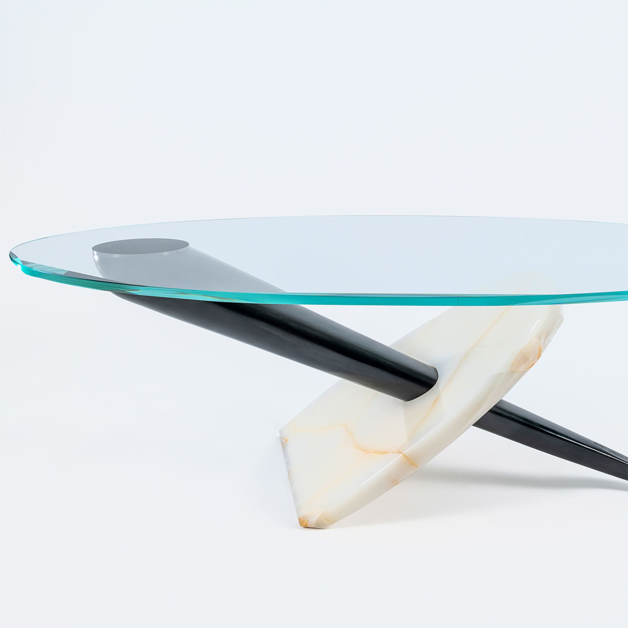 Gerione Oval Coffee Table - Alternative view 3
