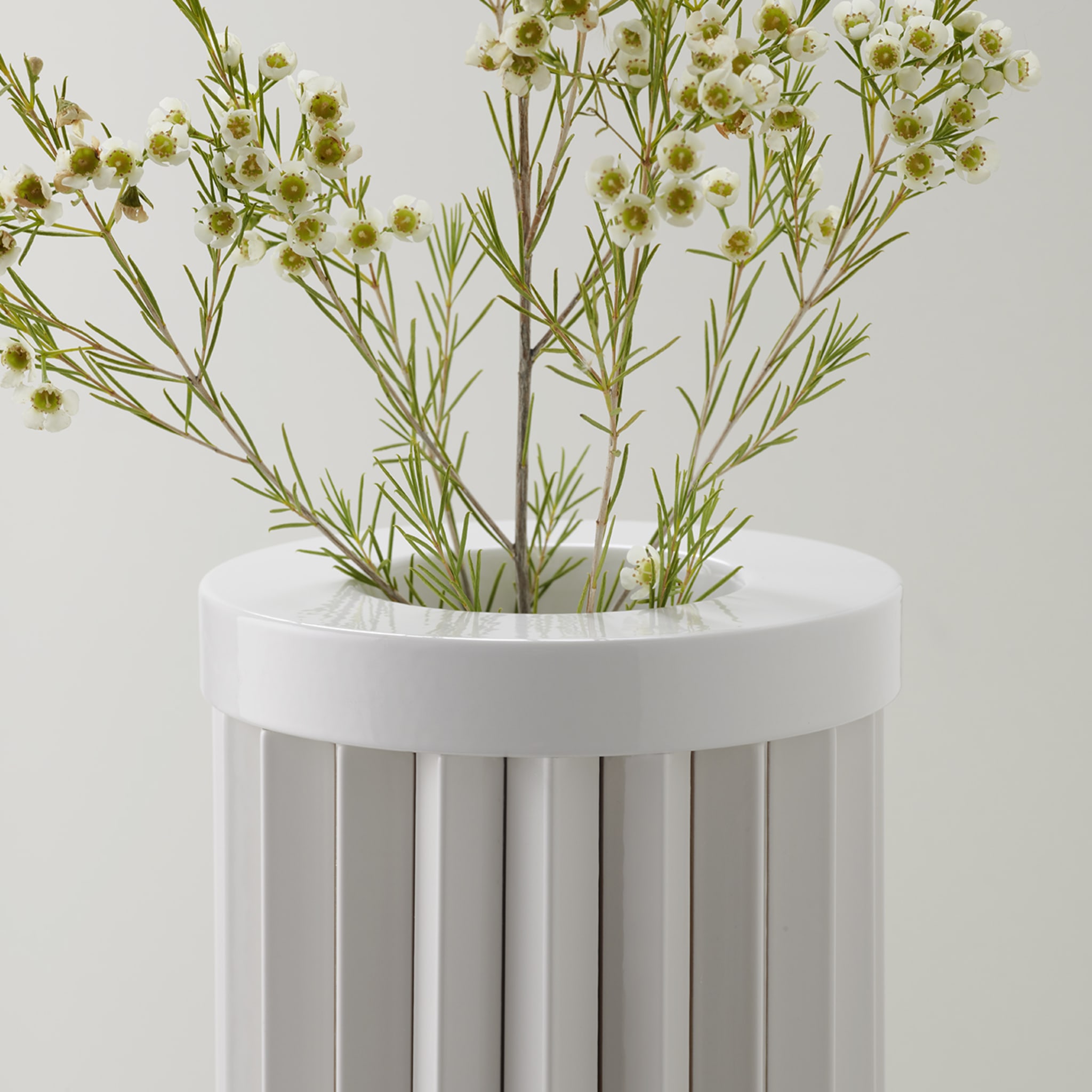 Rombini A White Vase by Ronan & Erwan Bouroullec - Alternative view 2