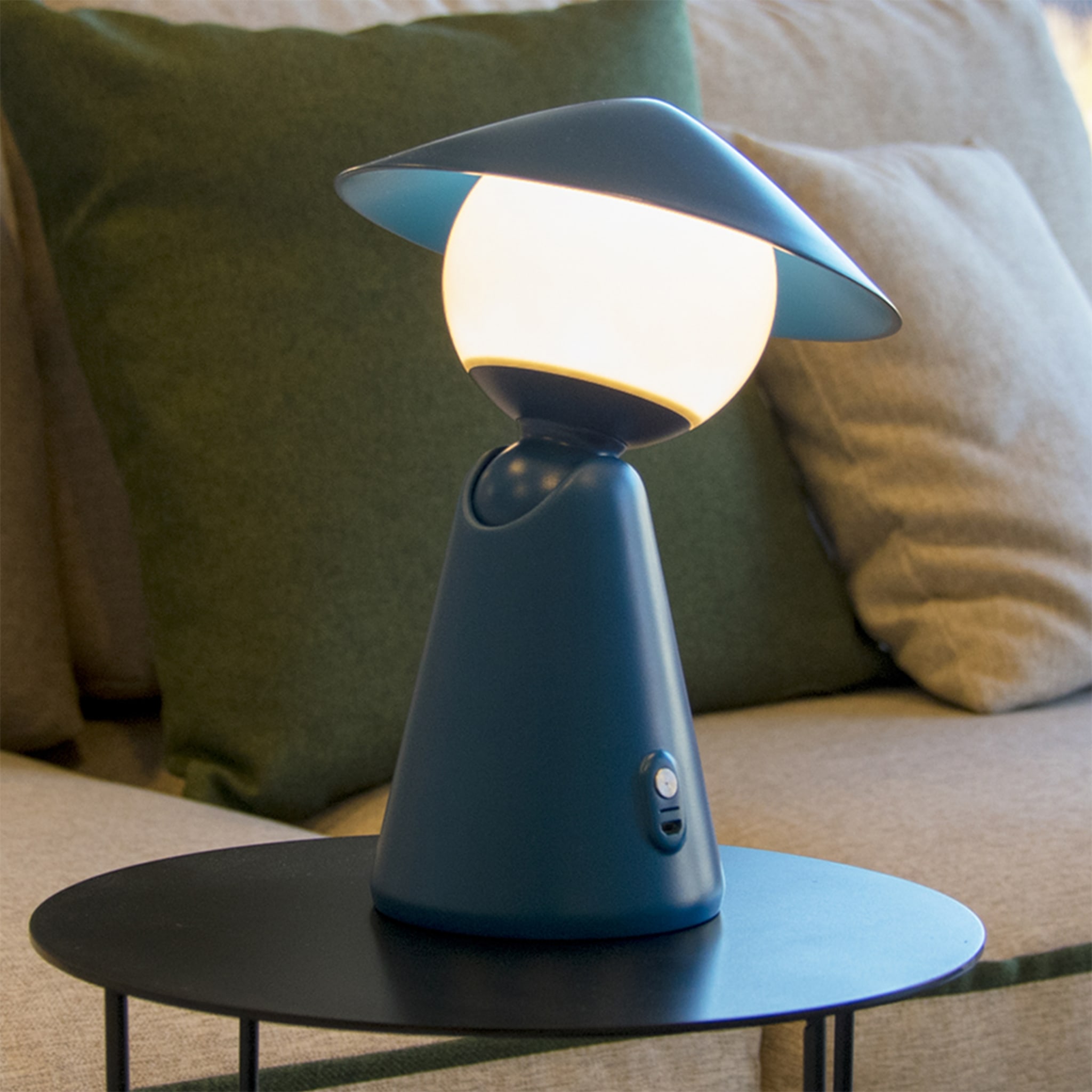 Lampe à poser rechargeable Puddy Blue par Albore Design - Vue alternative 2