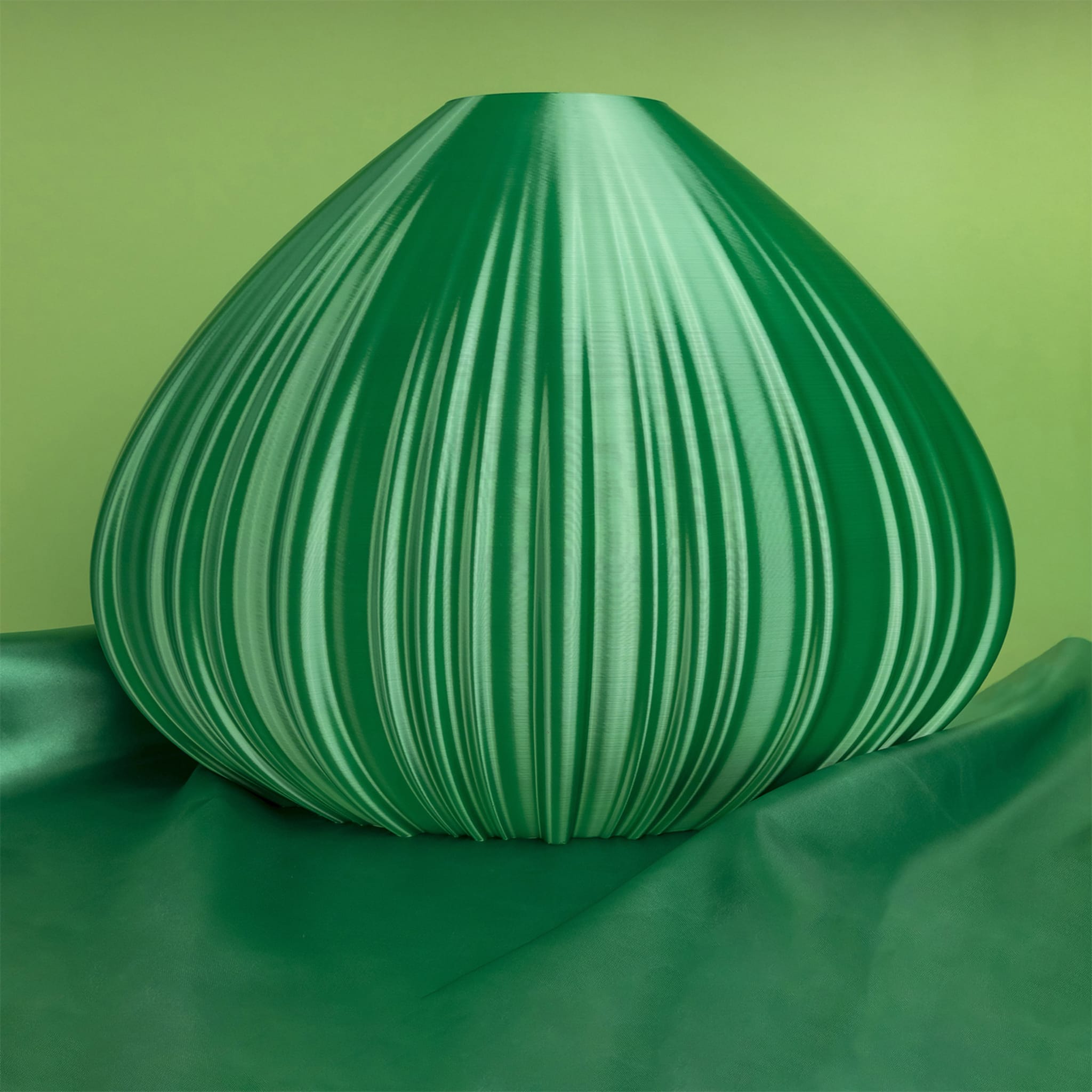 Douglas Green Vase-Sculpture - Alternative view 3