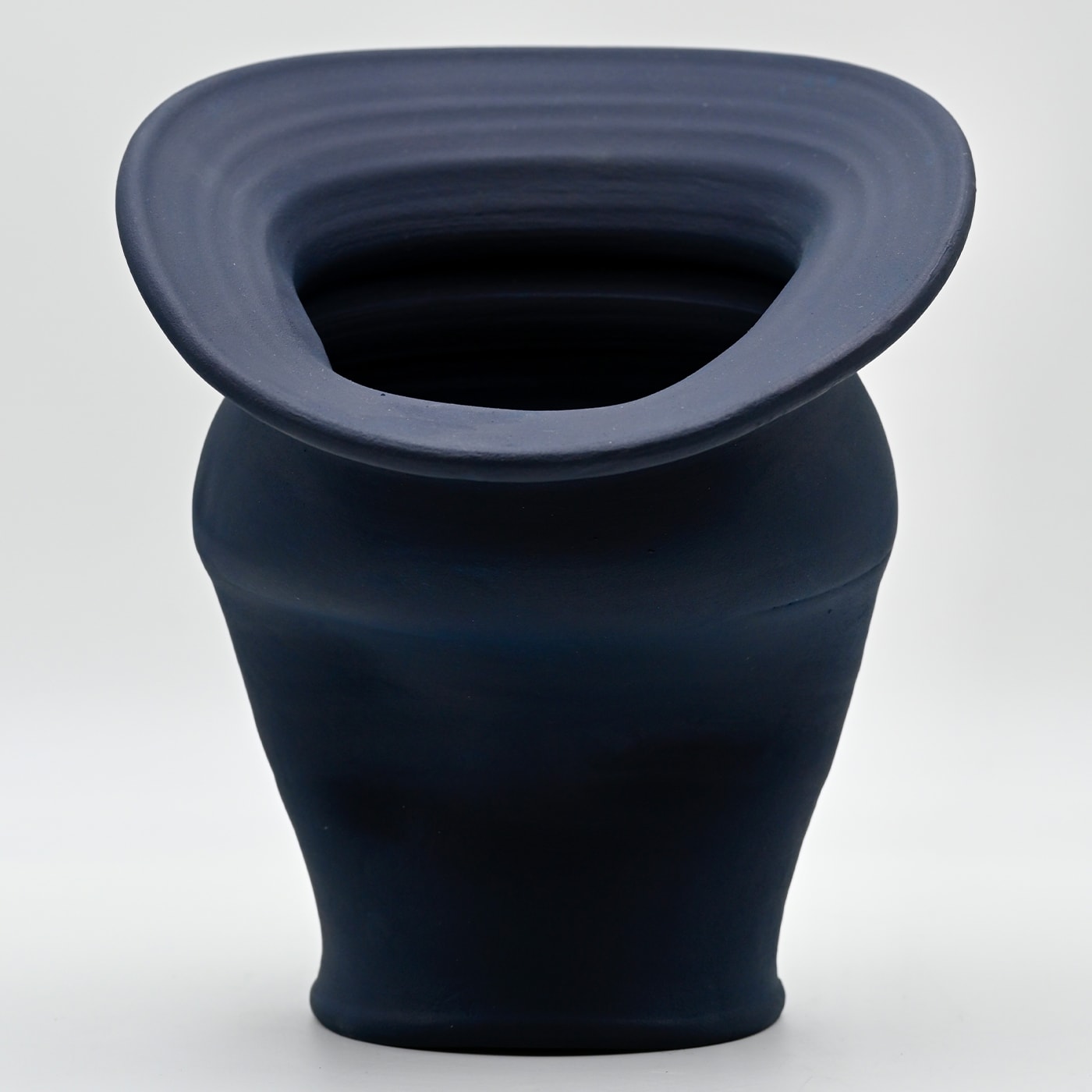Dark Blue Vase - Ovo - Idee e Manufatti