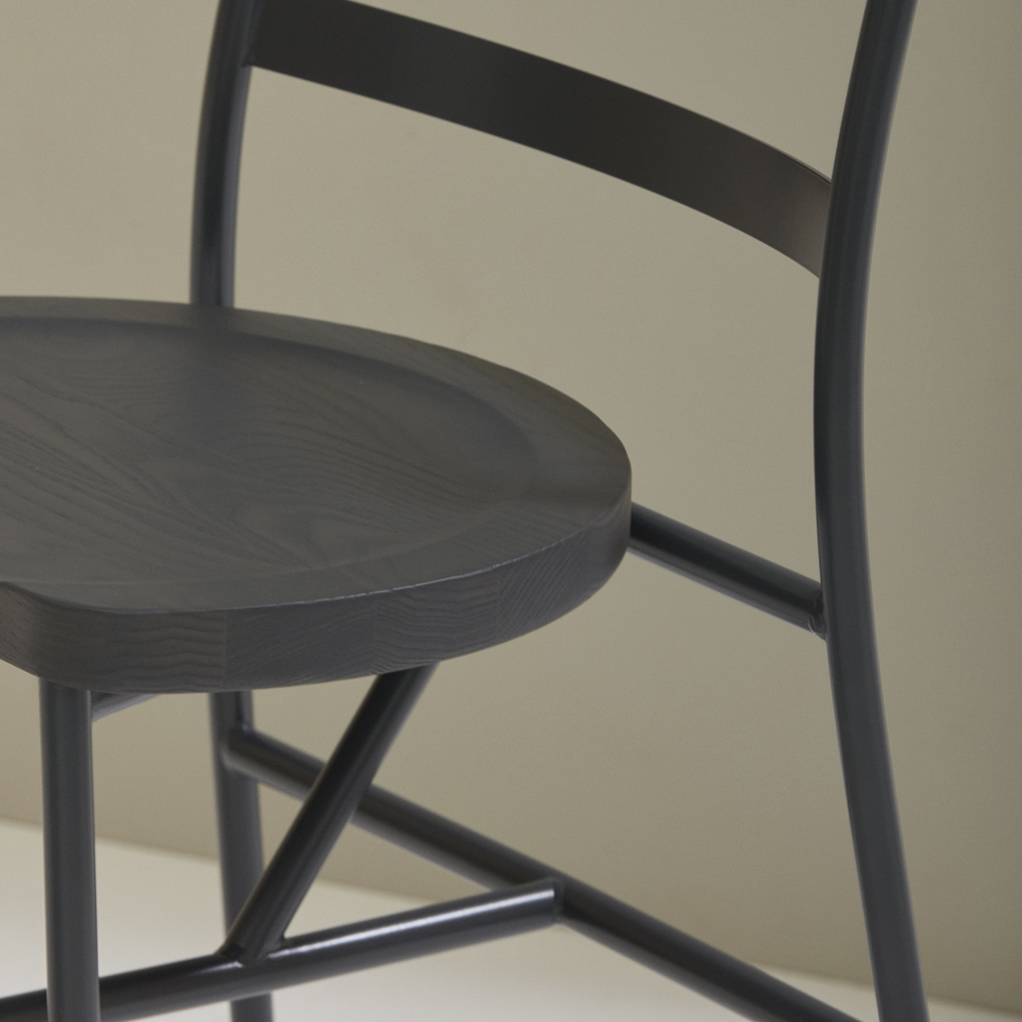 Puccio 726 Anthracite-Gray Chair by Emilio Nanni - Alternative view 1