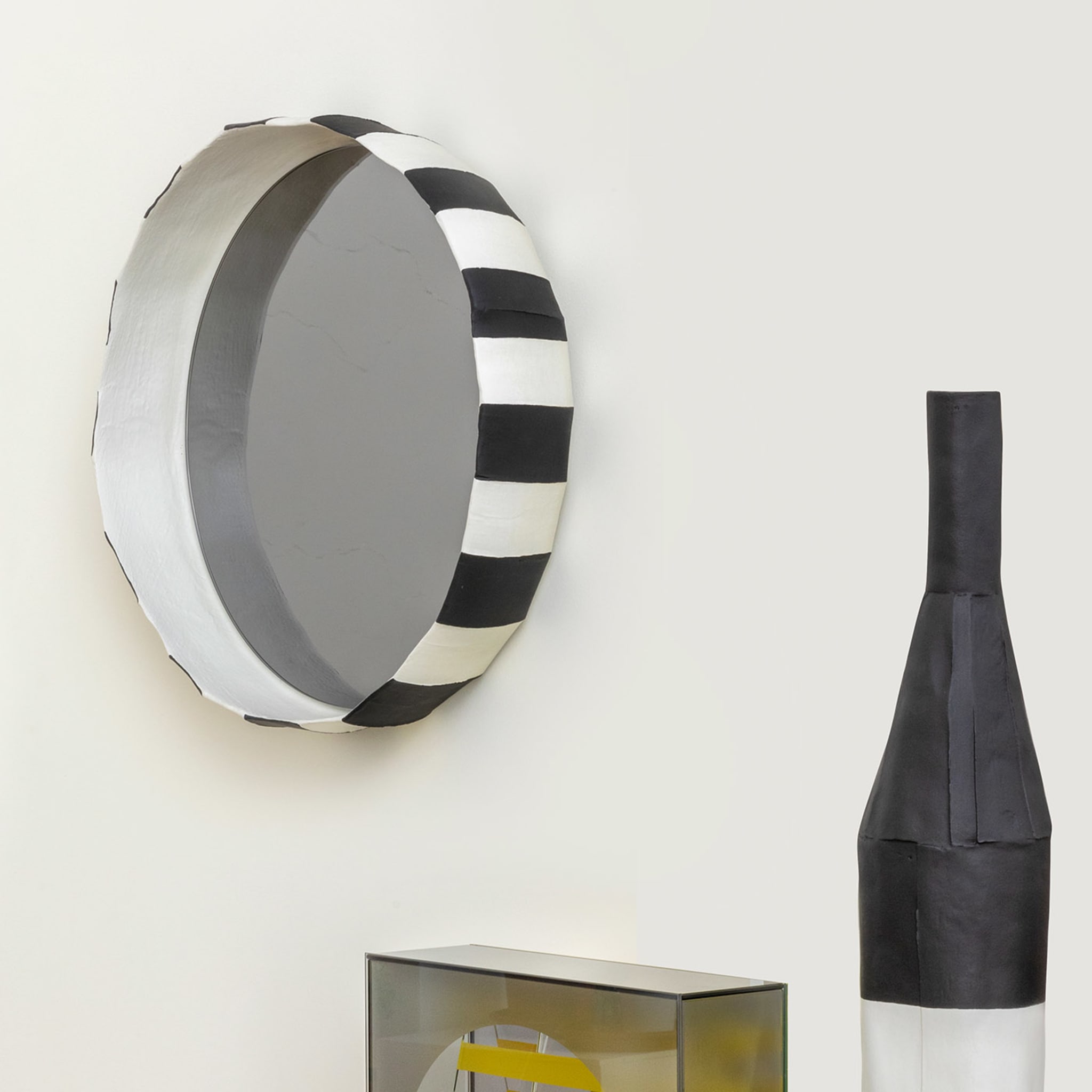 Black and White Ninfea Mirror 50 by Giovanni Botticelli & Paola Paronetto - Alternative view 2