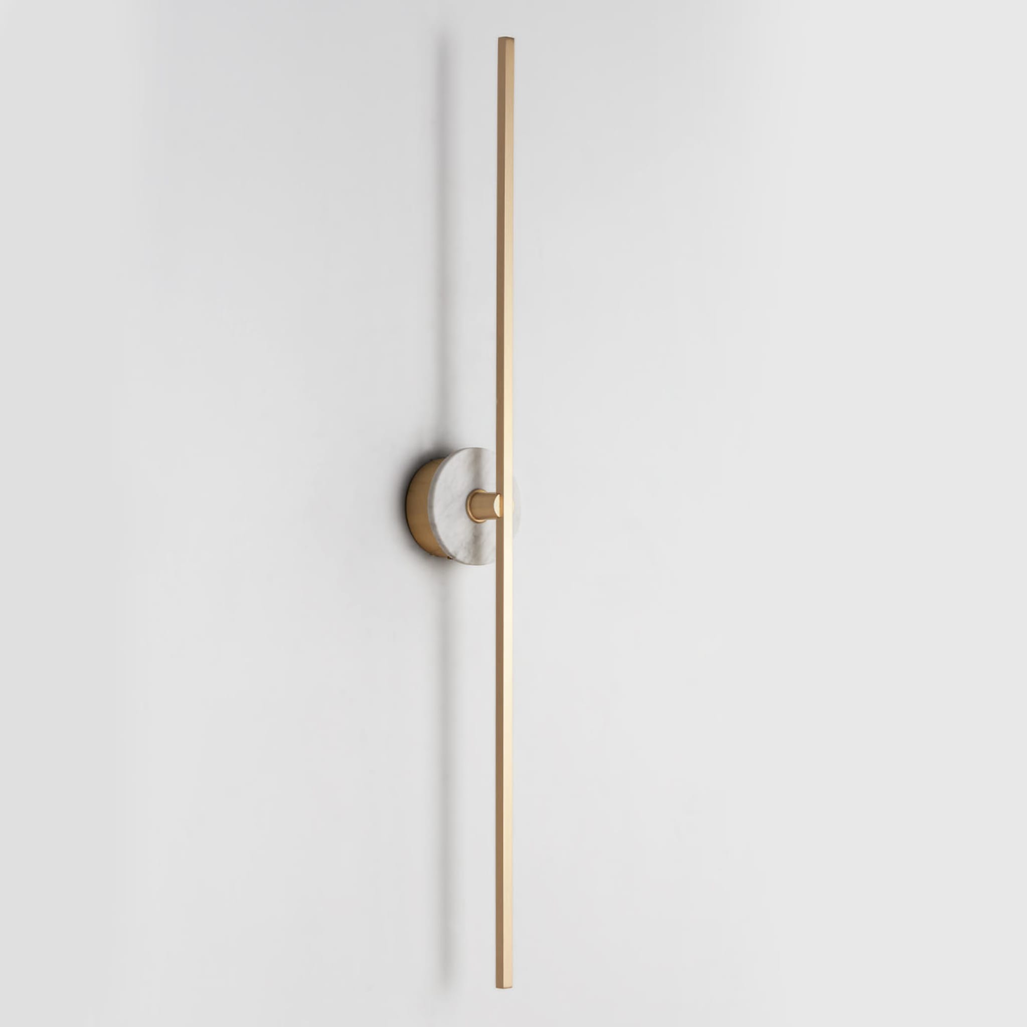 "Essential Grand Stick" Wall Sconce in Satin Brass and White Carrara Marble - Alternative view 1