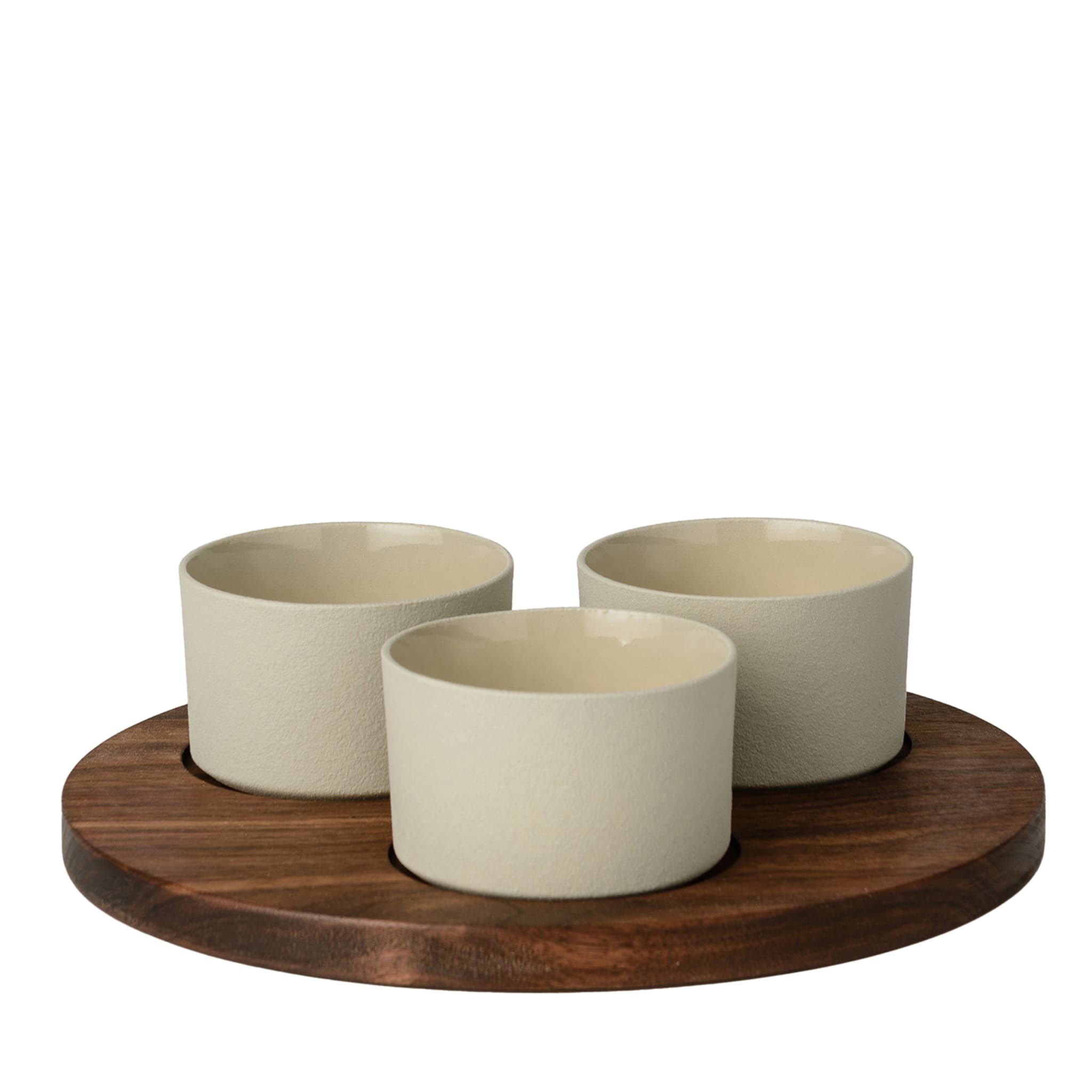 Set antipasto con 3 ciotole rotonde in ceramica e vassoio in legno  - Vista principale
