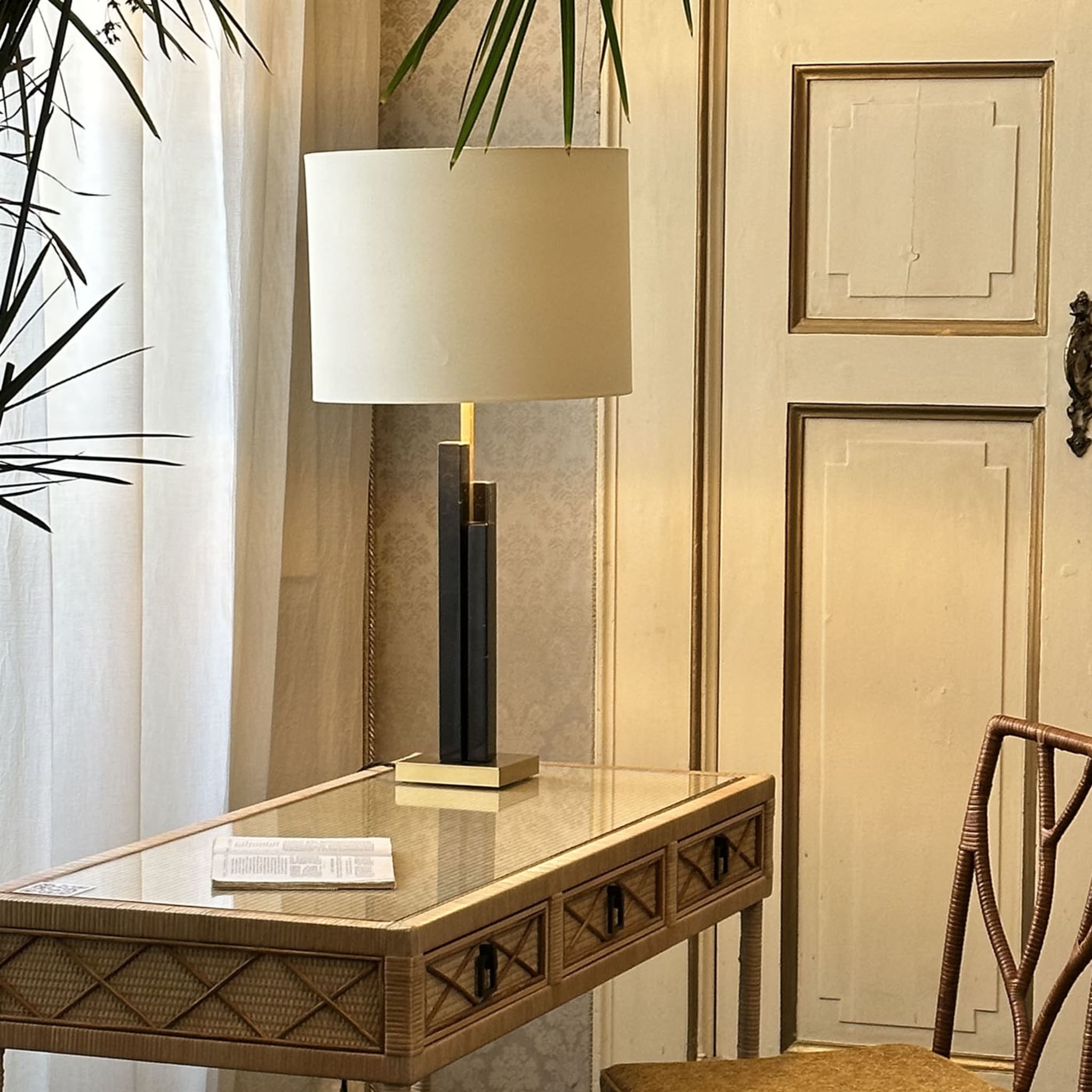 "Vintage Skyline" Table Lamp in Marquinha Marble and Satin Brass - Alternative view 3