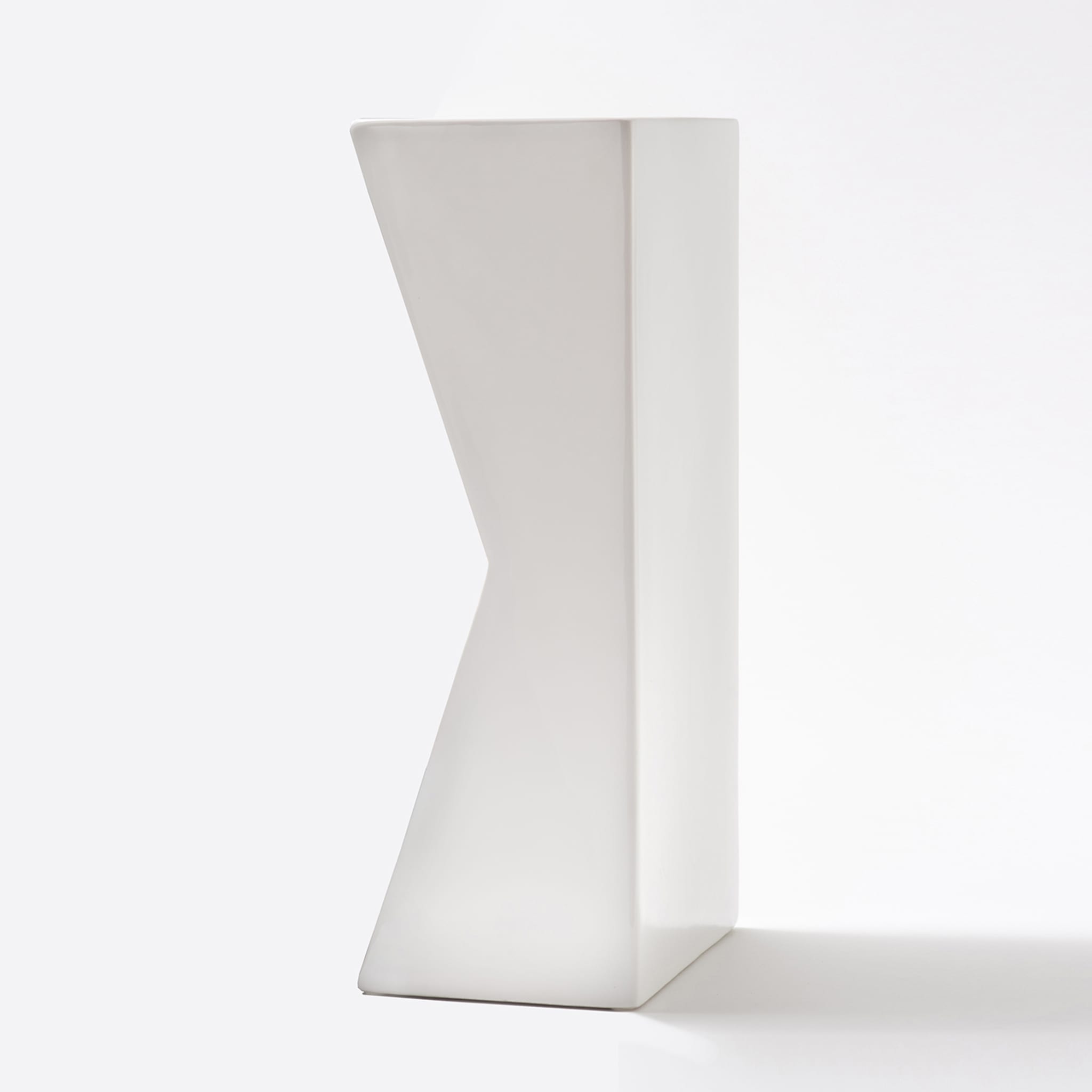 White Verso Vase by Antonio Saporito - Alternative view 2