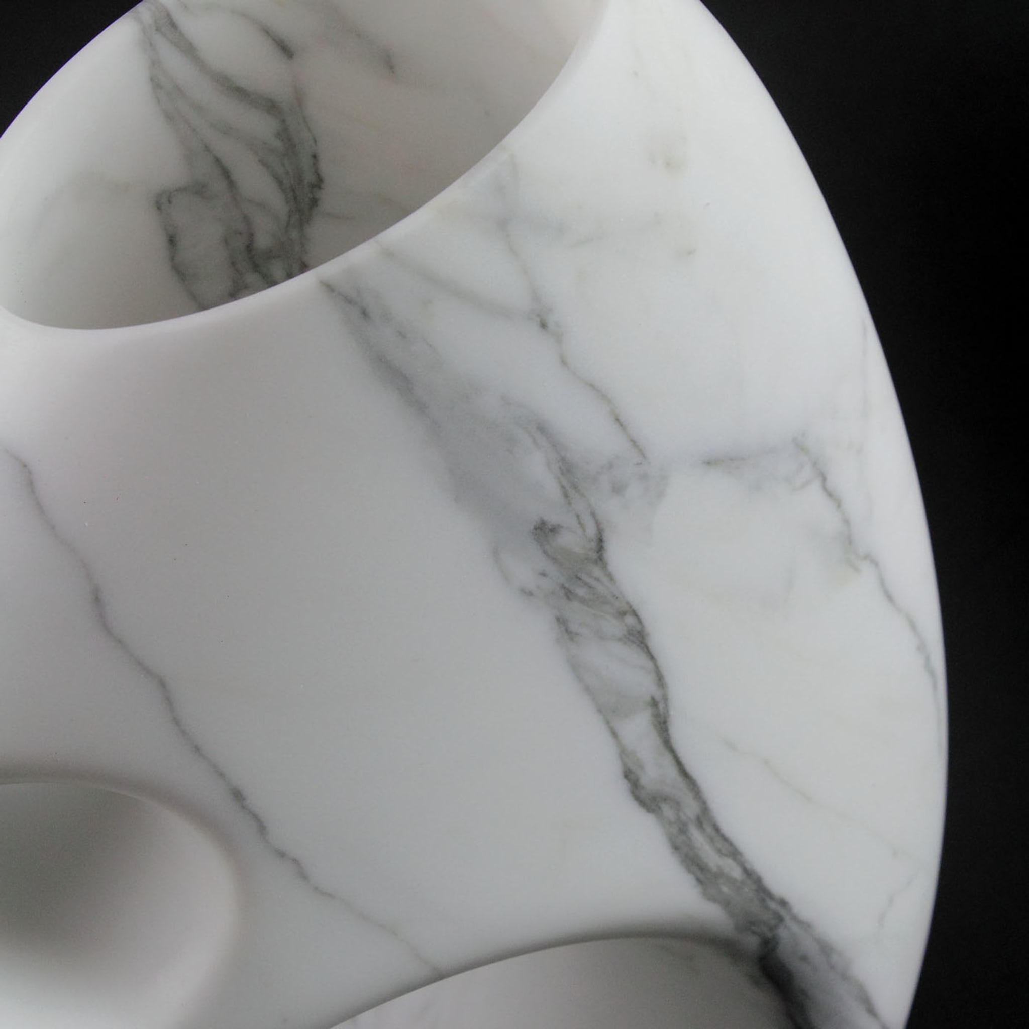 PV03 Statuary Marble Vase - Alternative view 1