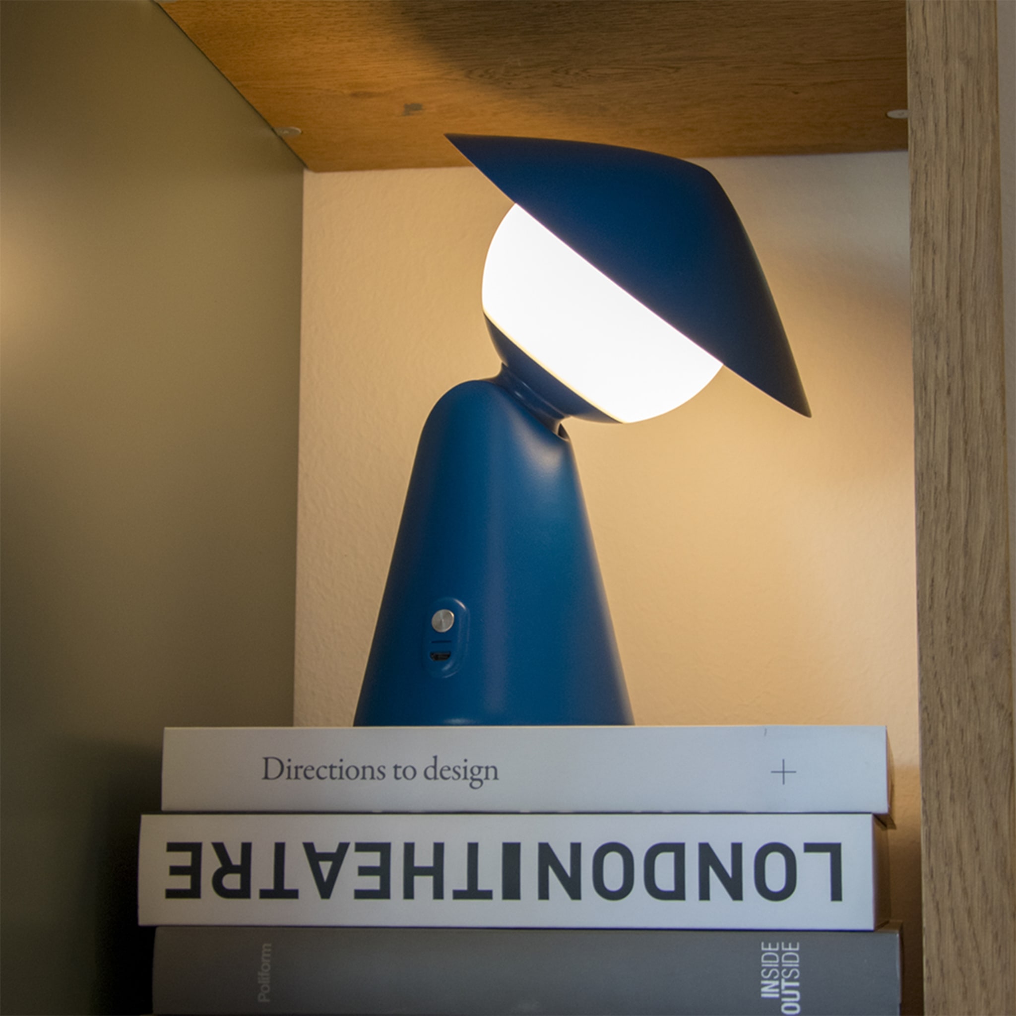 Lampe à poser rechargeable Puddy Blue par Albore Design - Vue alternative 3