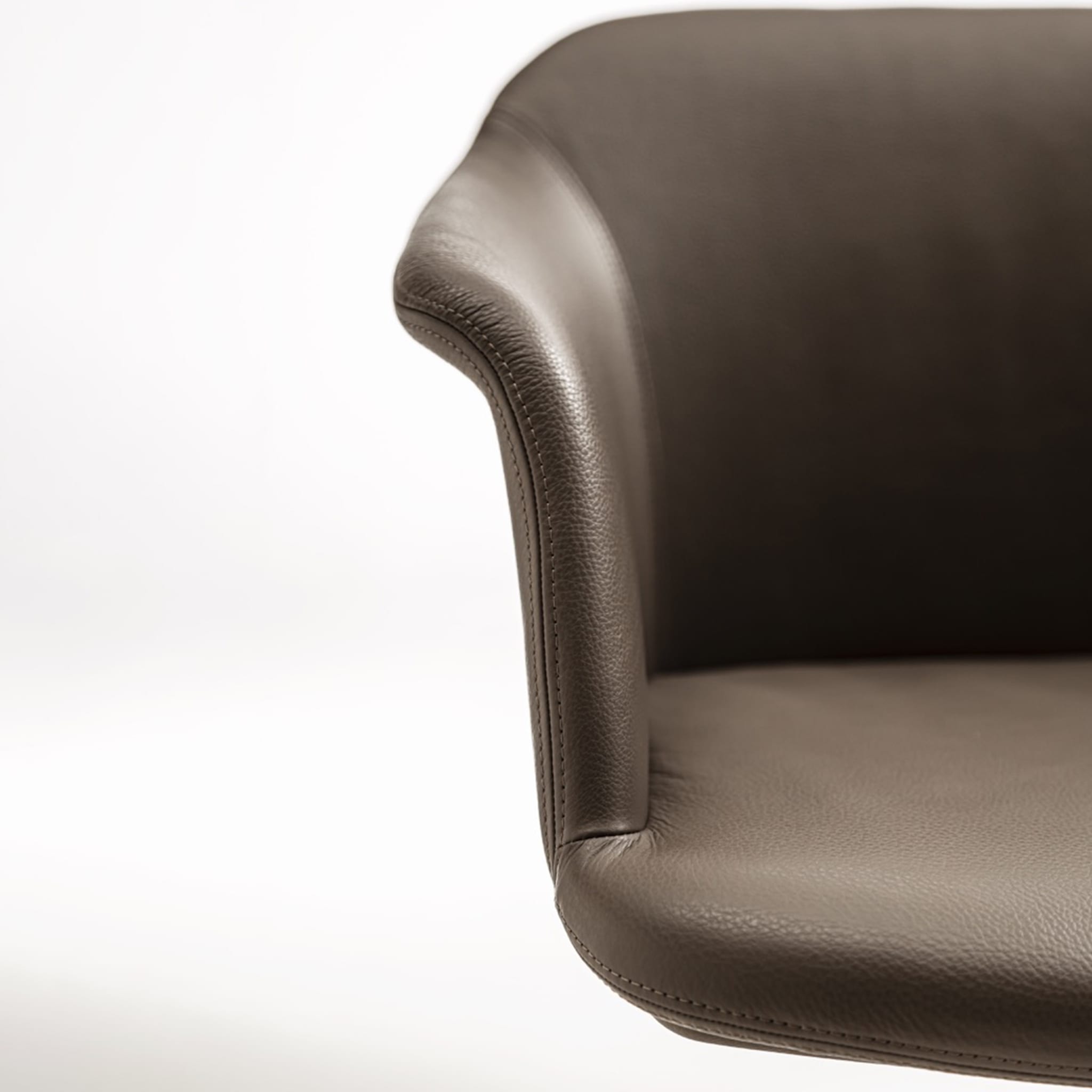 Eva Leather padded swivel chair  - Alternative view 2