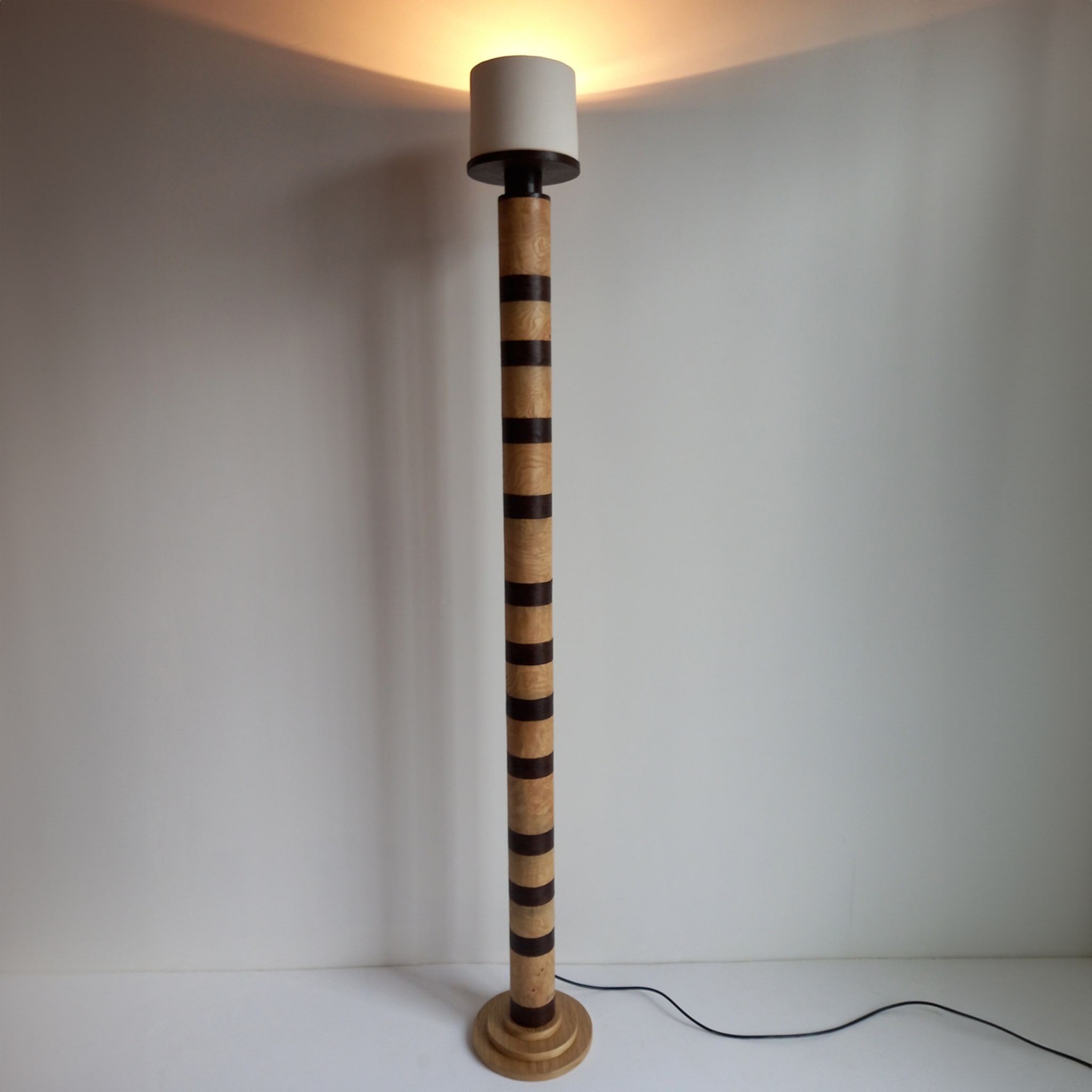 Dorica White Floor Lamp by Pietro Meccani - Alternative view 2