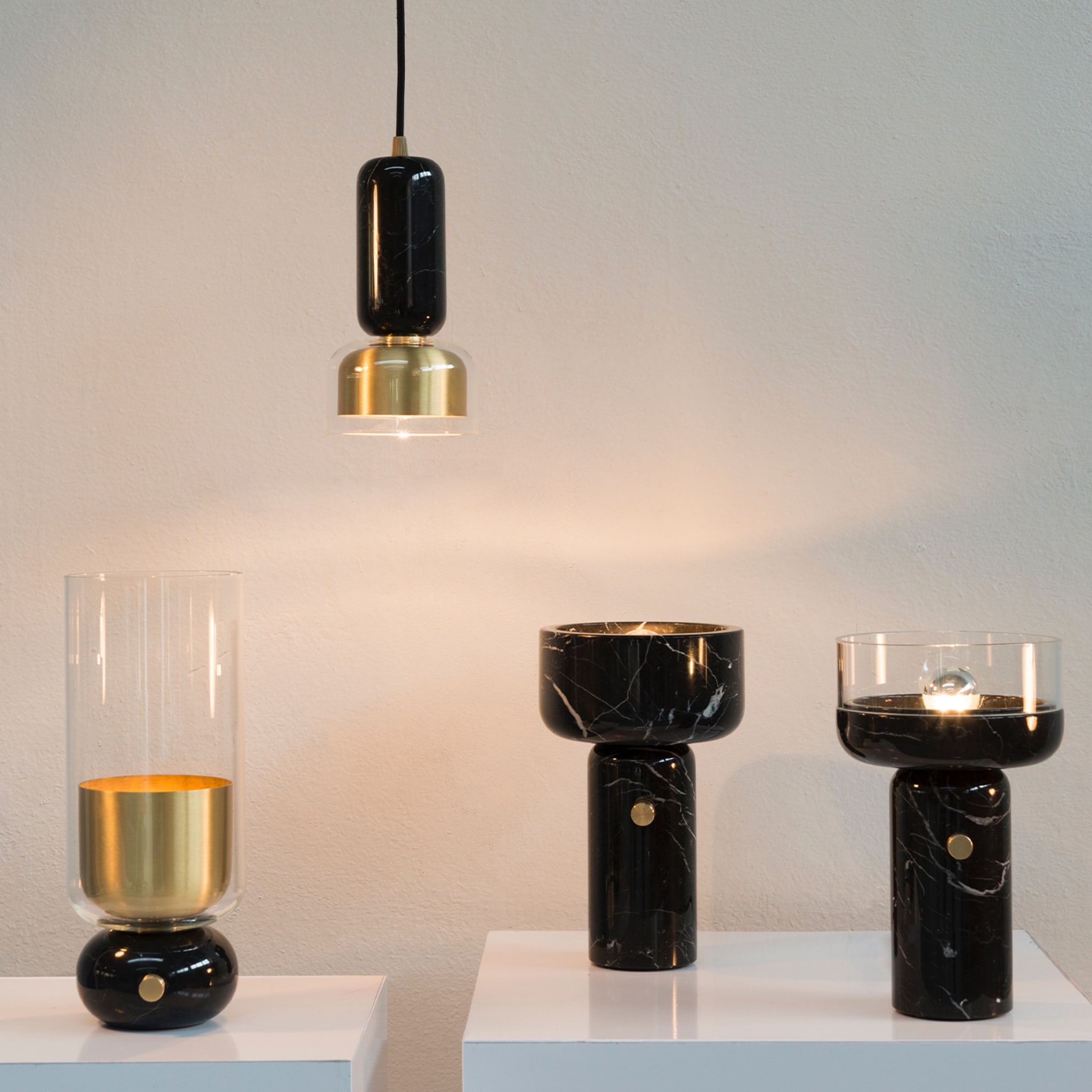 "Andromeda" Pendant Lamp in Black Marquinha Marble and Satin Brass - Alternative view 5