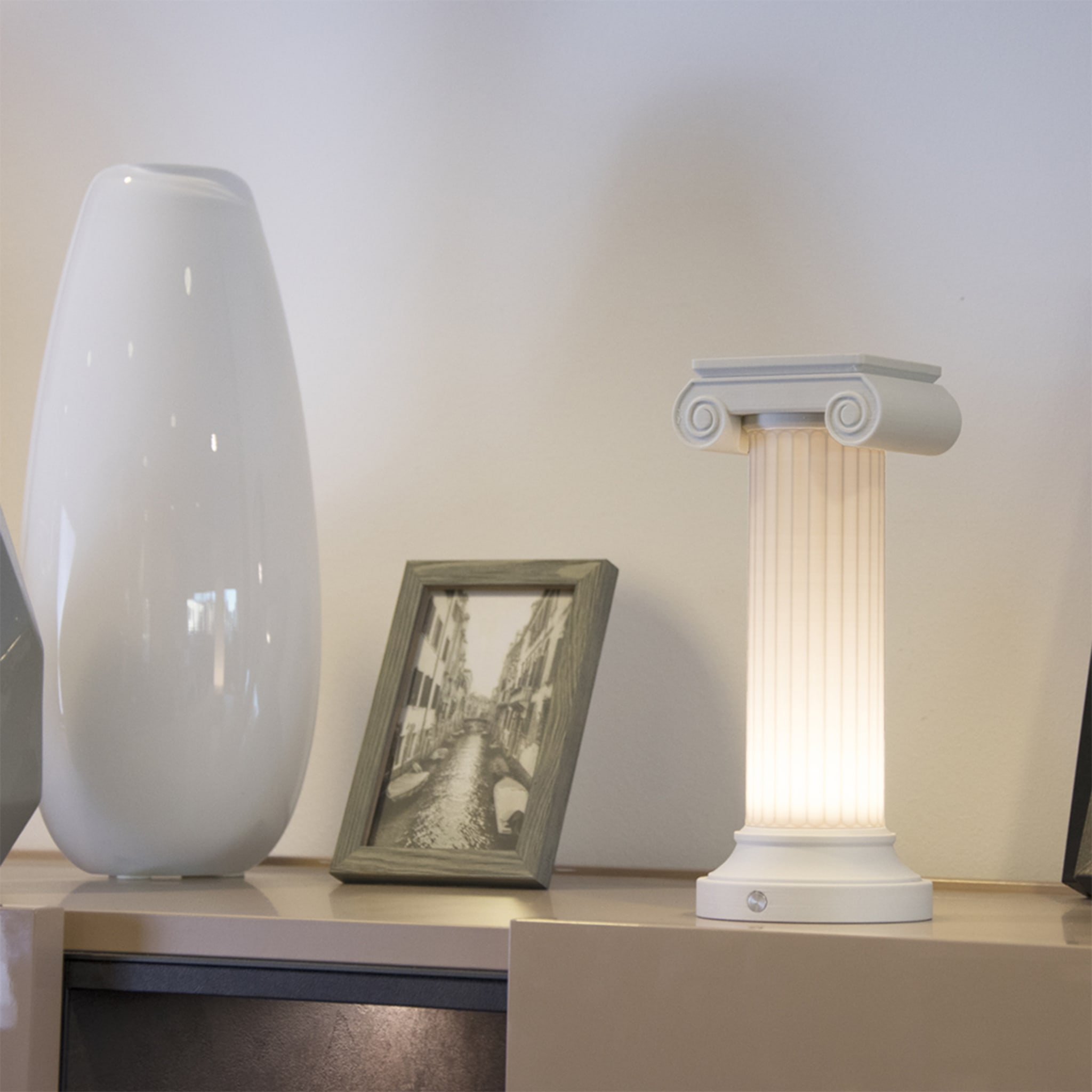 Athena Column-Shaped Rechargeable Table Lamp by Albore Design - Alternative view 4