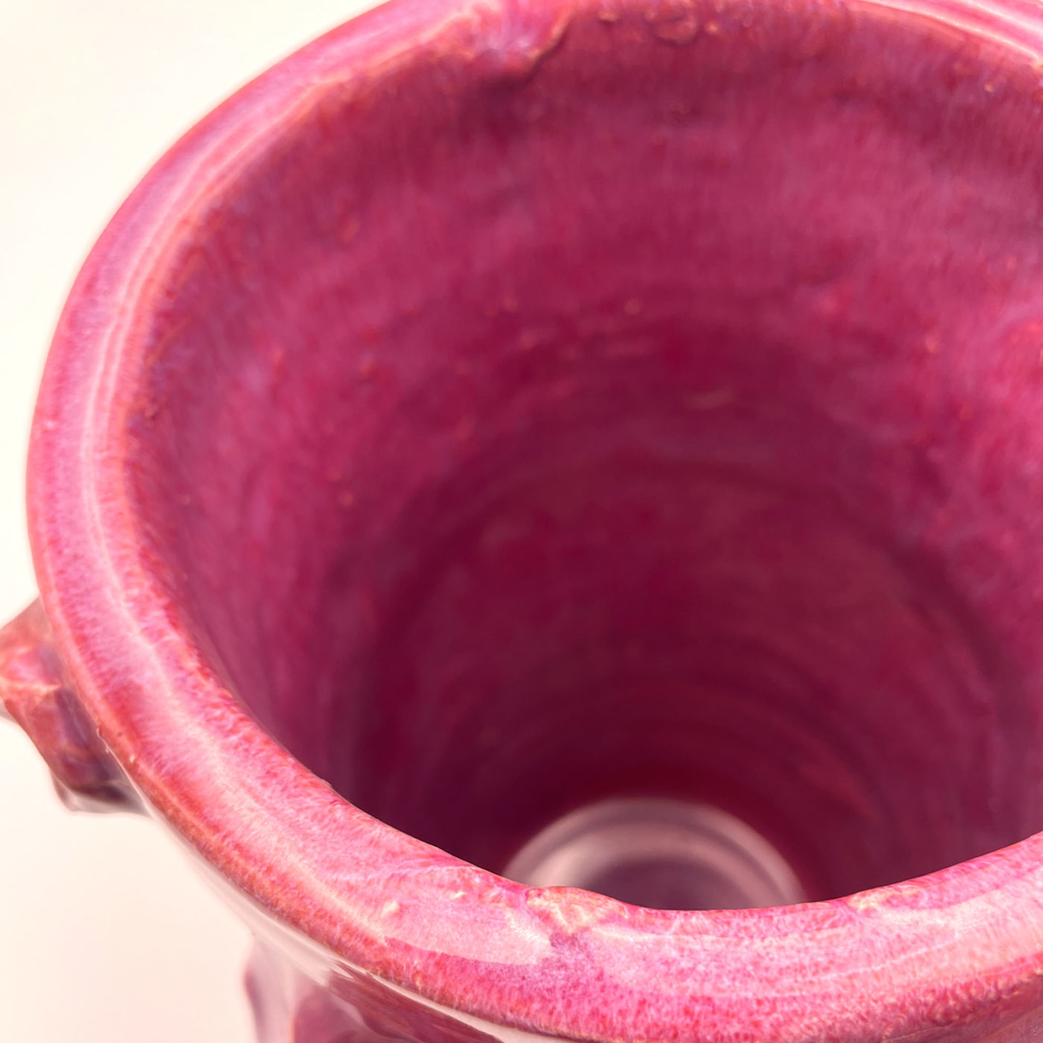 Gum Opera Mauve and Danger Red Cylinder Vase - Alternative view 2