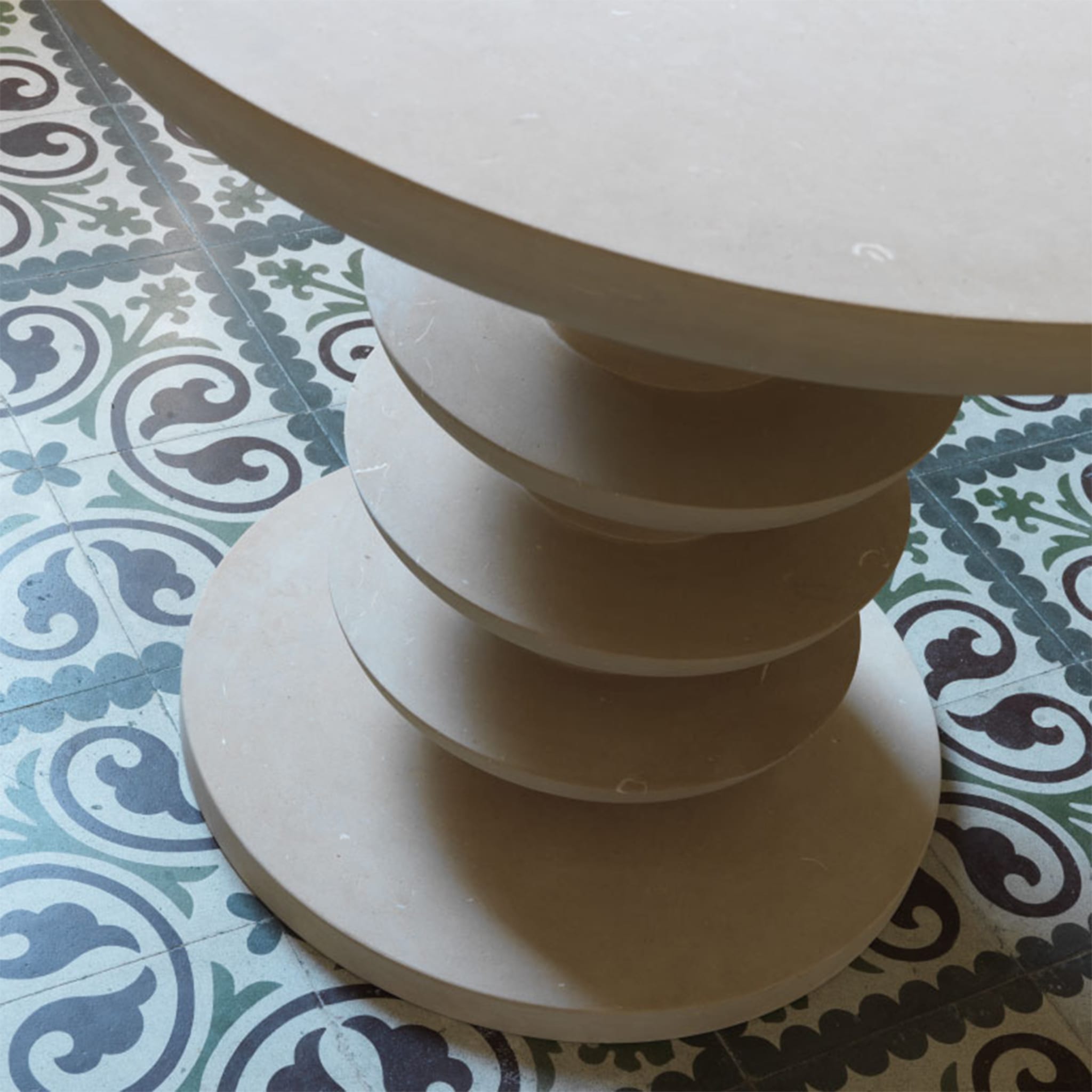 Ondulation Limestone Side Table by Matali Crasset - Alternative view 1