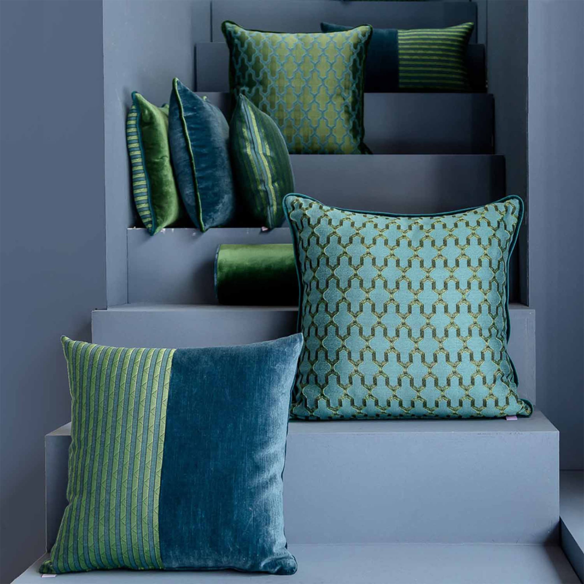 Turquoise Carrè Cushion in jacquard fabric and Linen Velvet - Alternative view 3