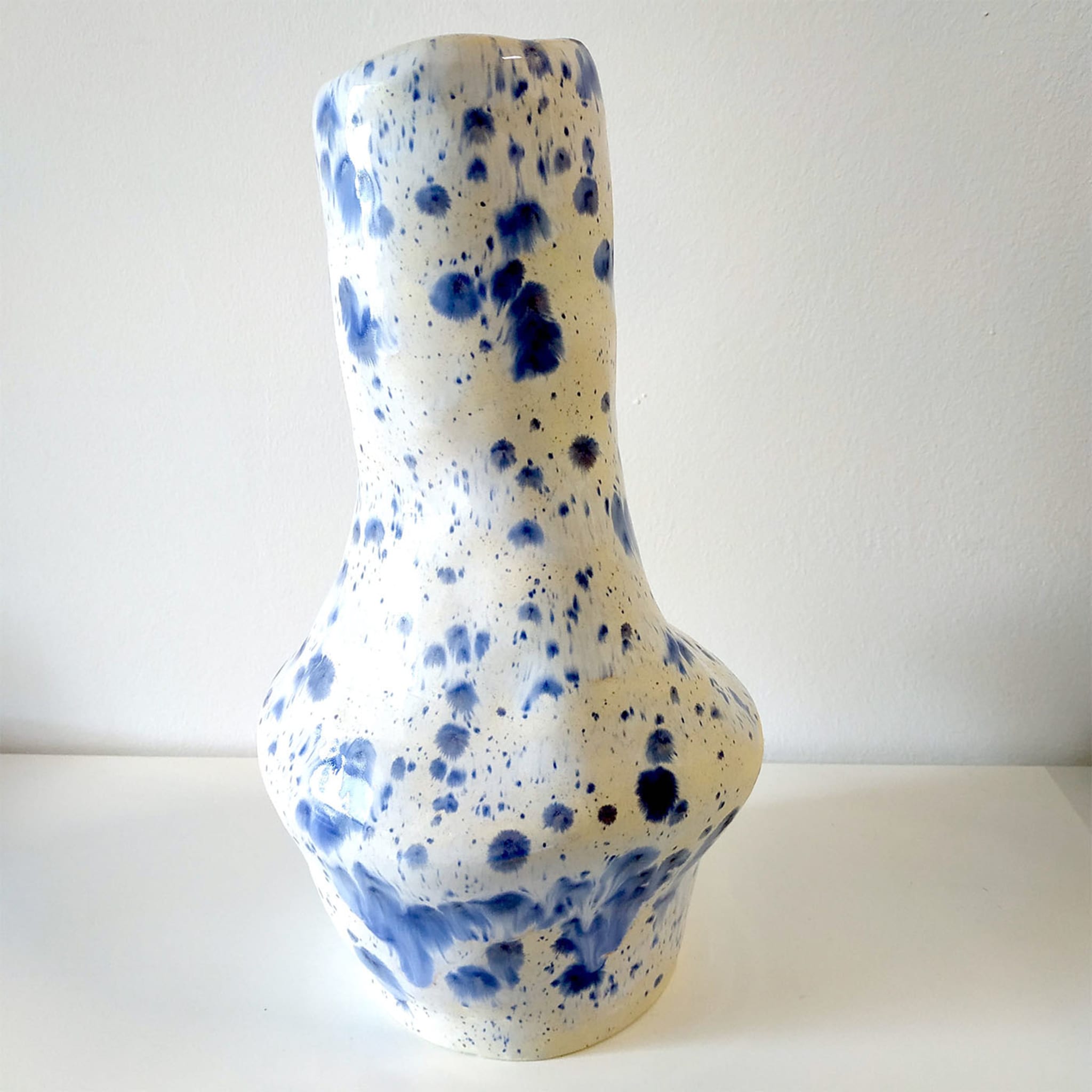 Cleo Vase - Alternative view 1